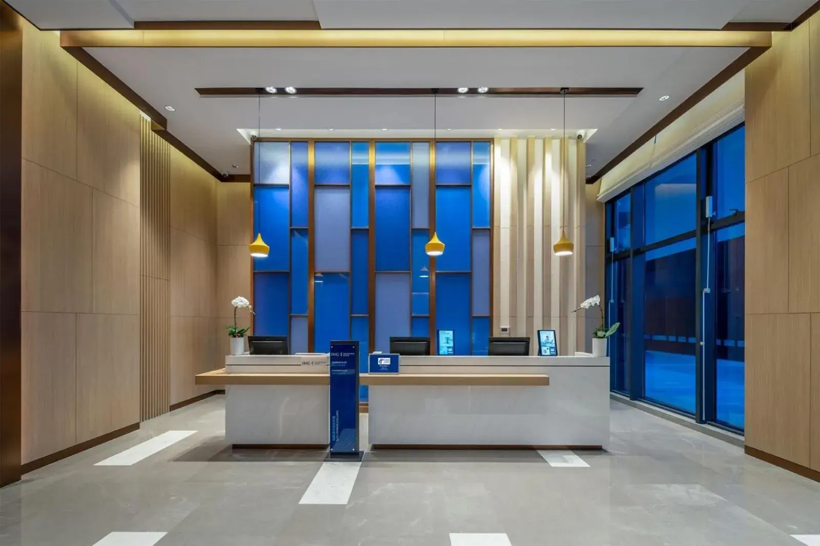 Lobby or reception in Holiday Inn Express Shunde Daliang by IHG Lobby or reception in Holiday Inn Express Shunde Daliang by IHG