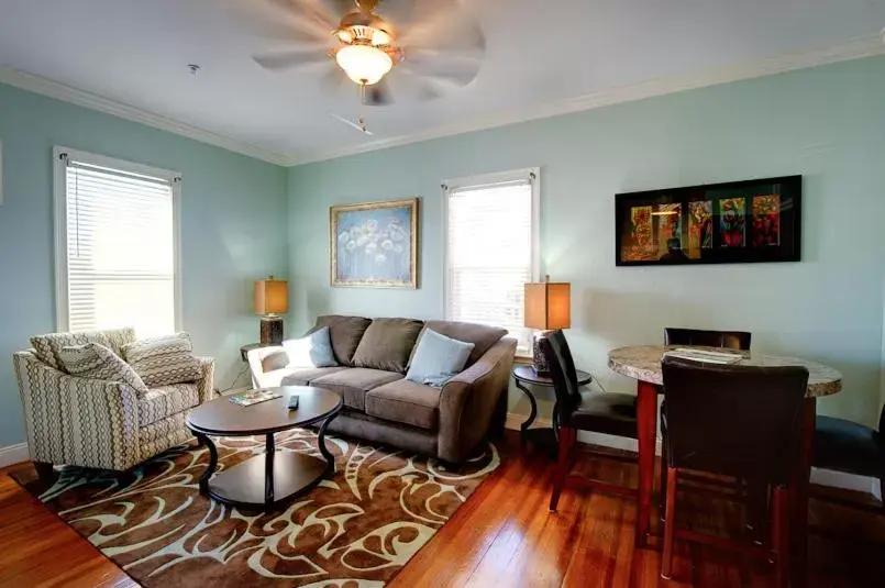 Living room, Seating Area in Old Colorado Inn