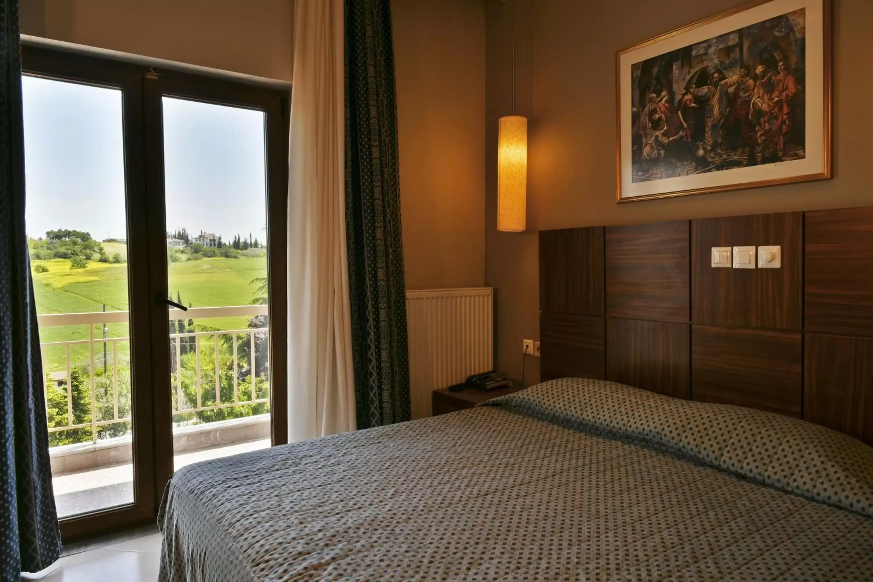 Photo of the whole room, Bed in Four Seasons Hotel Photo of the whole room, Bed in Four Seasons Hotel