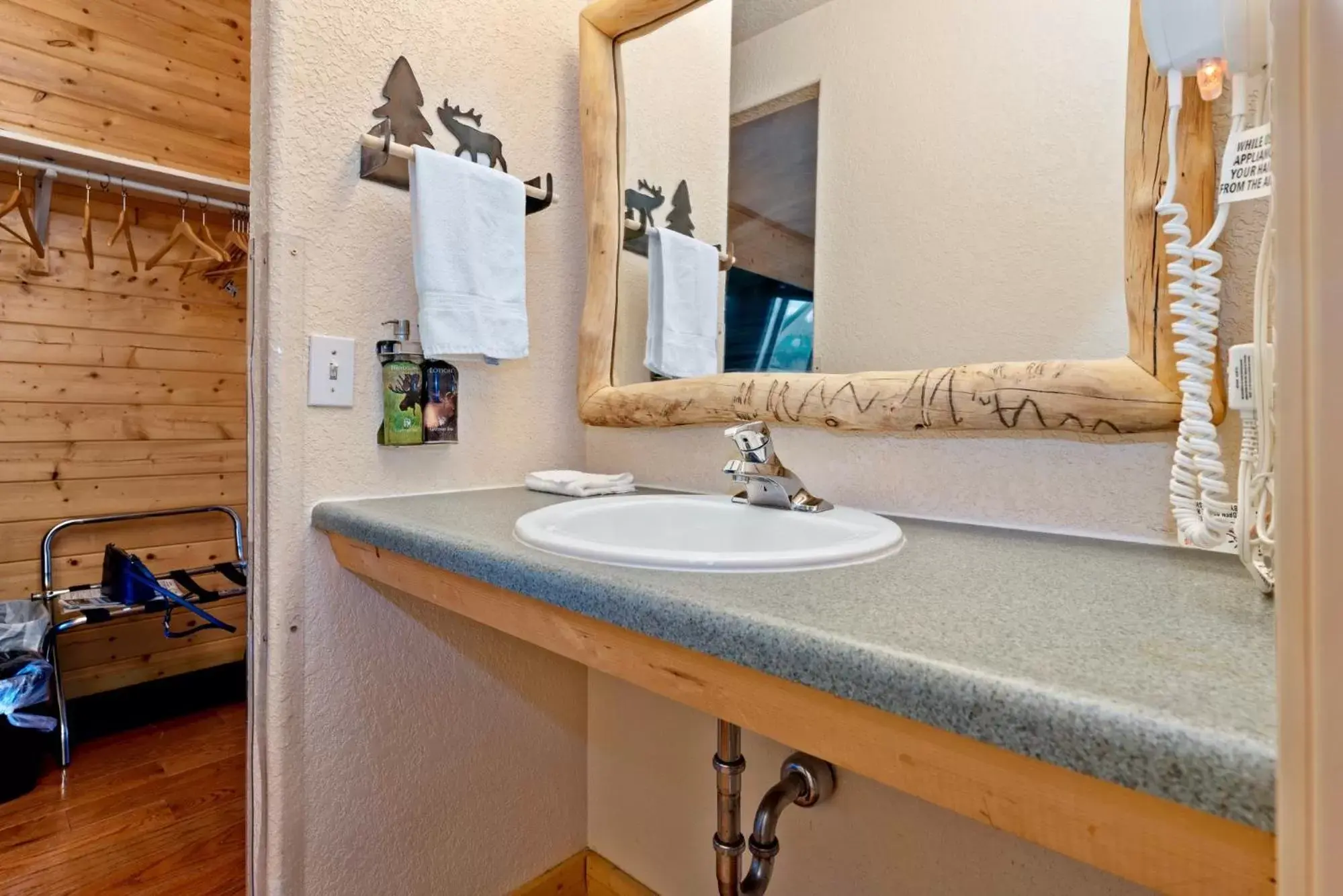 Bathroom in Gateway Inn