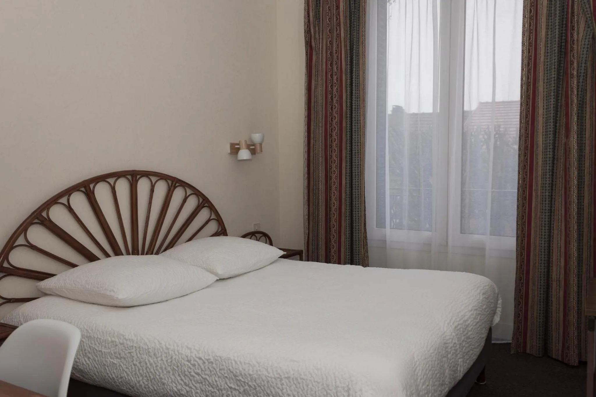 Bed in Cit'Hotel Aéro-Hotel