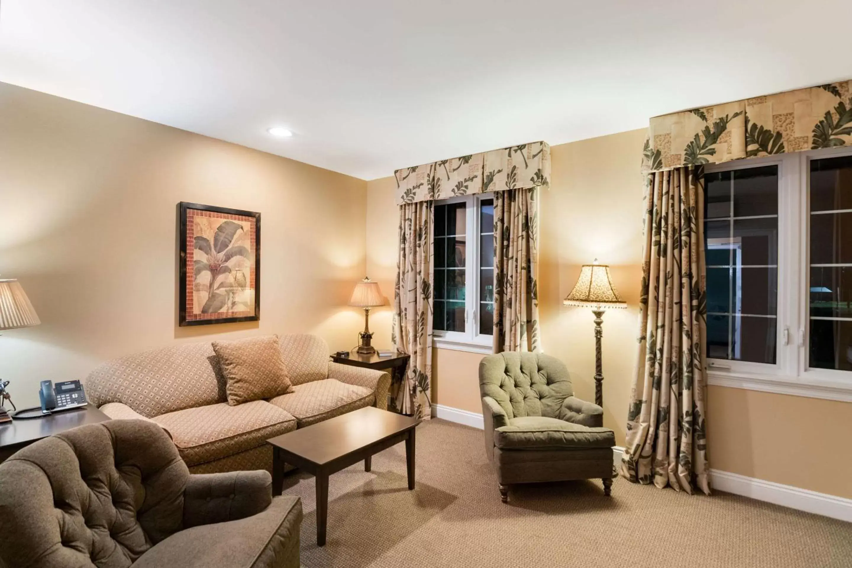 Photo of the whole room, Seating Area in The Port Inn and Cottages, Ascend Hotel Collection