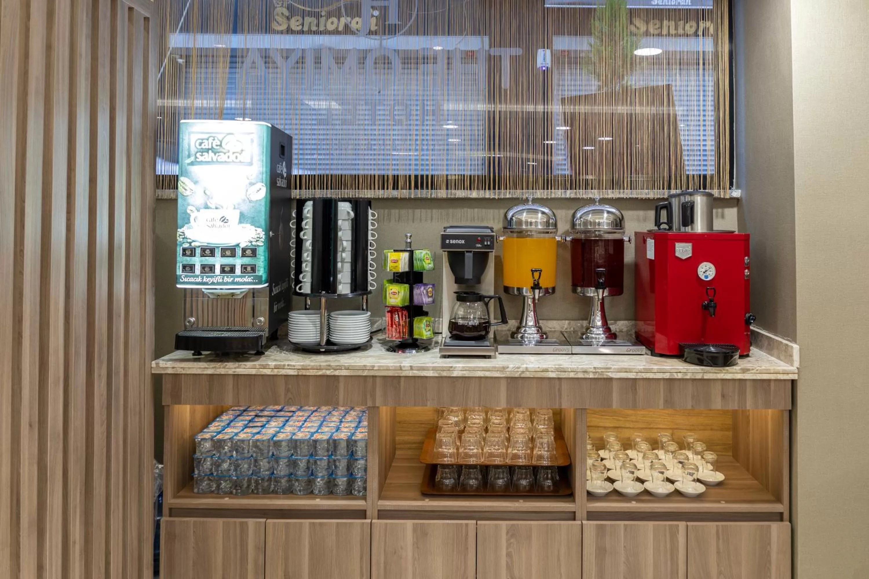 Coffee/tea facilities in The Omiya Hotel