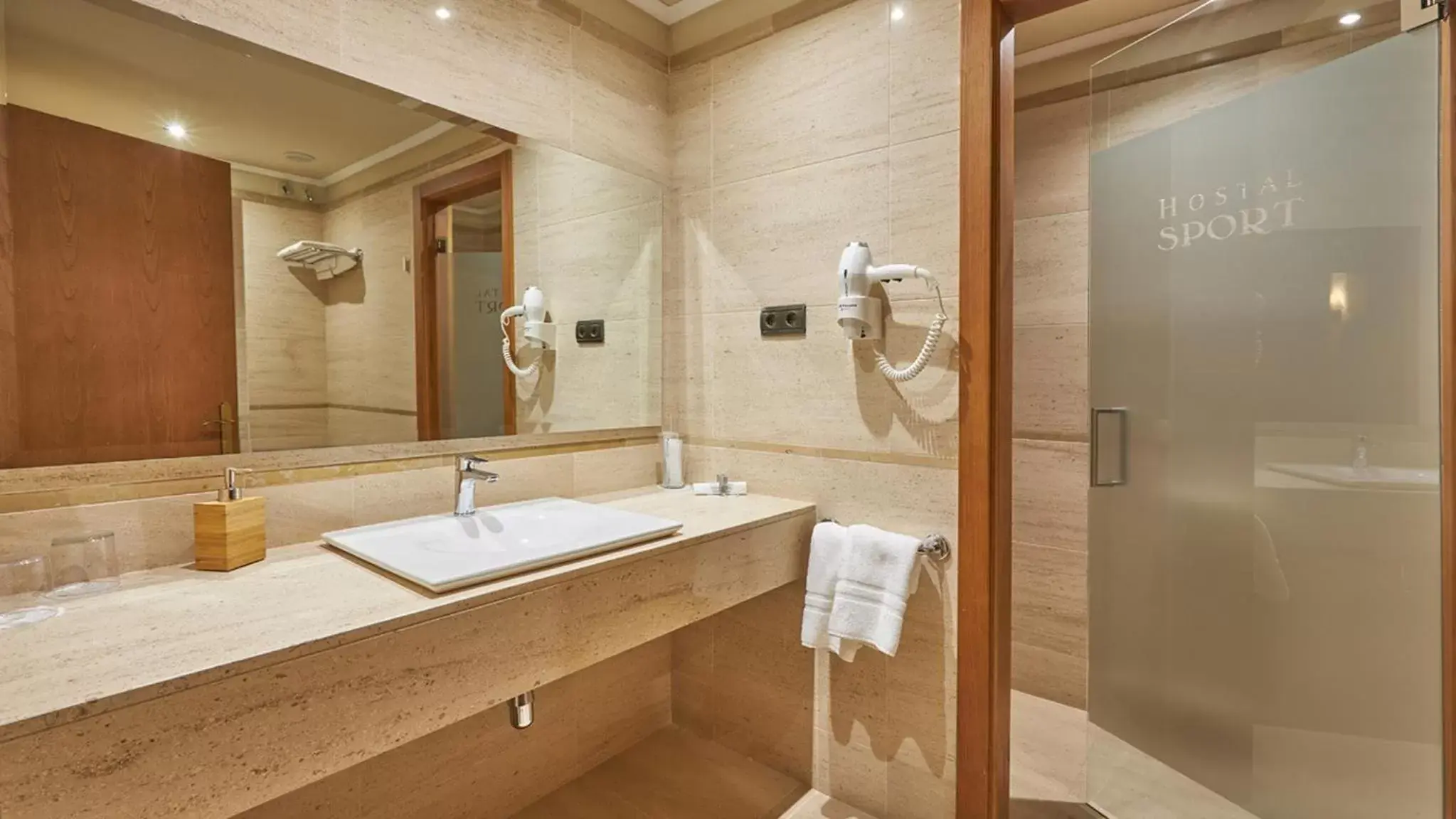 Bathroom in Hotel-Hostal Sport