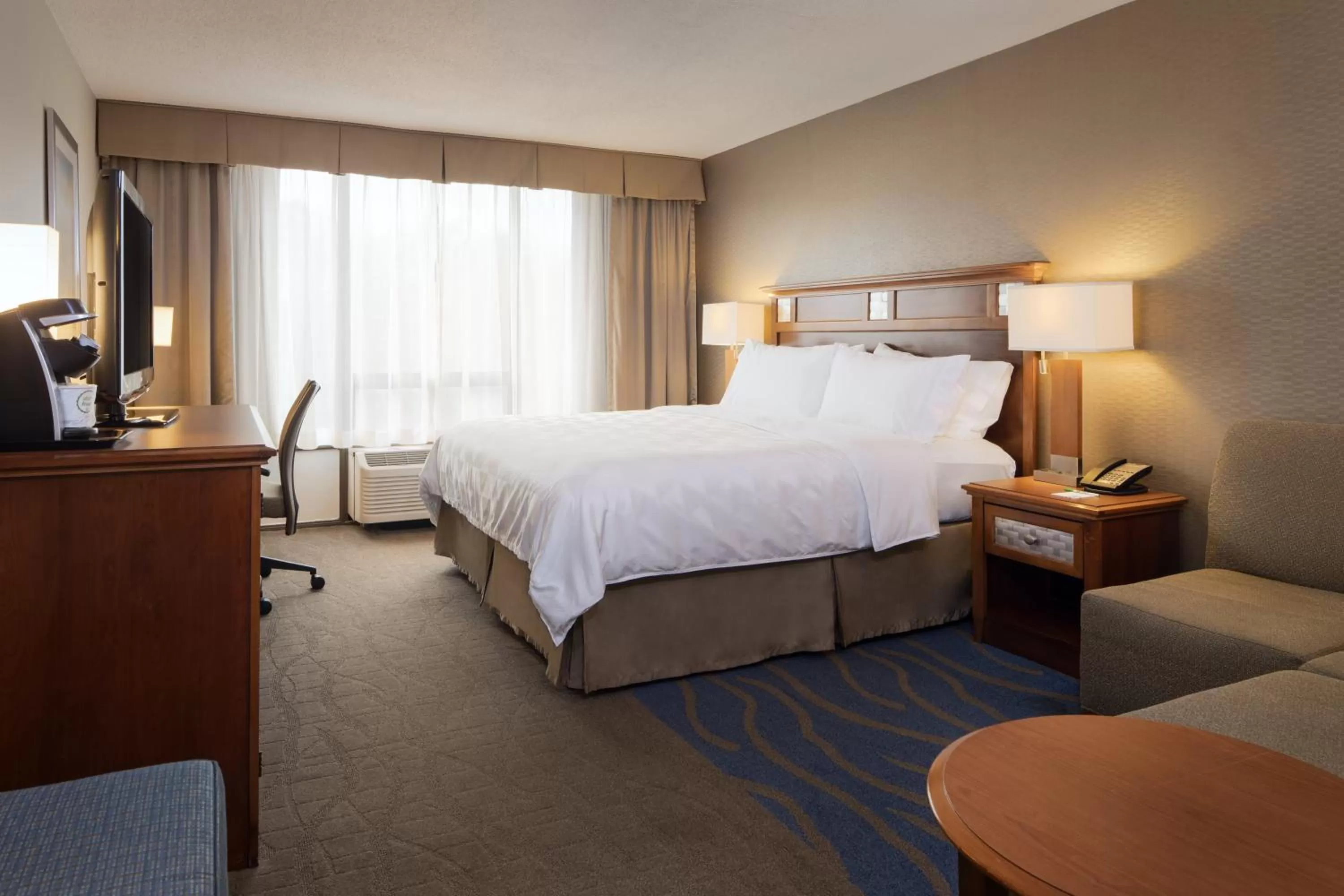 Deluxe King Room - Hearing Accessible/Non-Smoking  in Holiday Inn Columbia East-Jessup by IHG