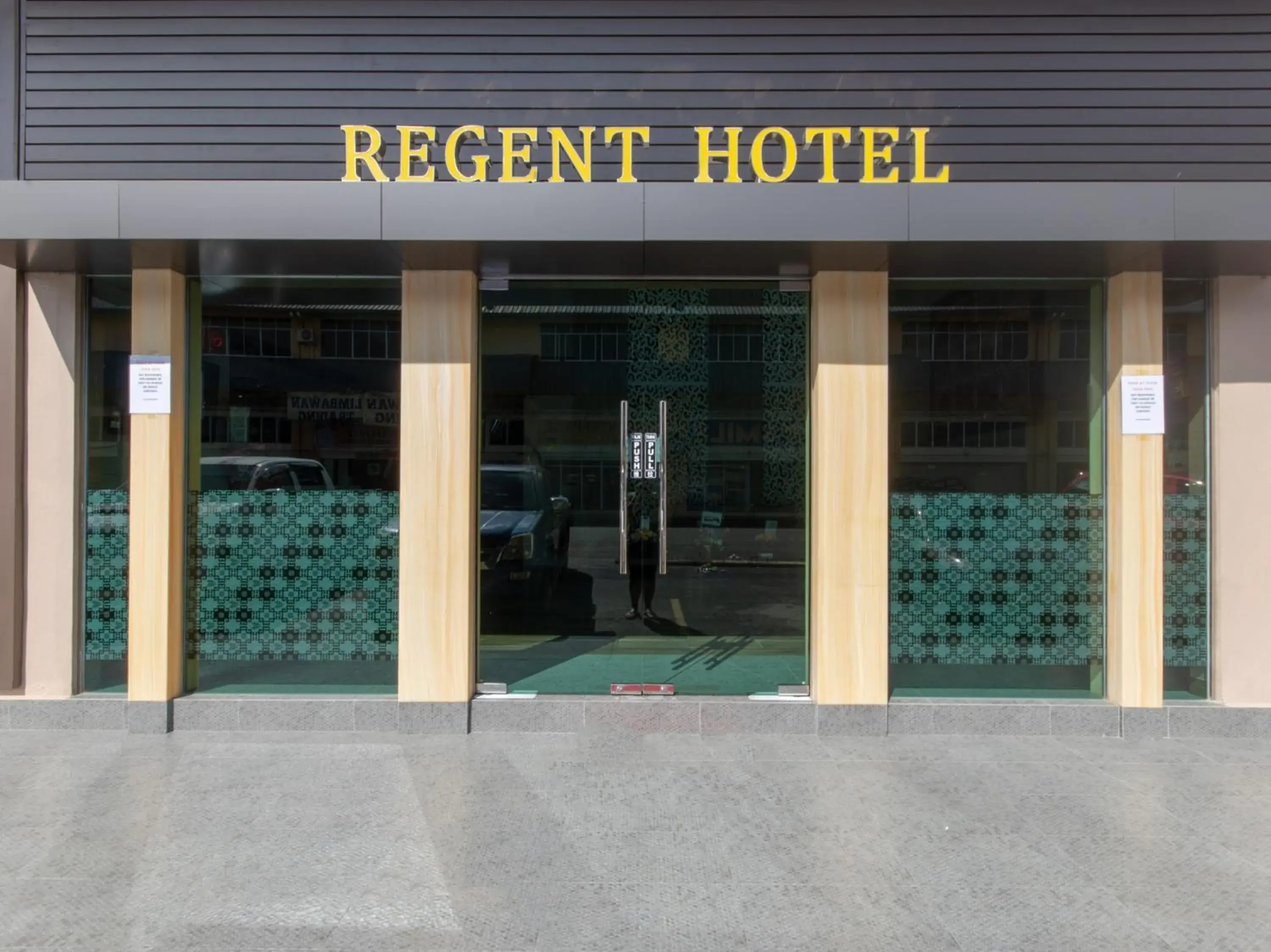 Facade/entrance in OYO 89375 Regent Hotel