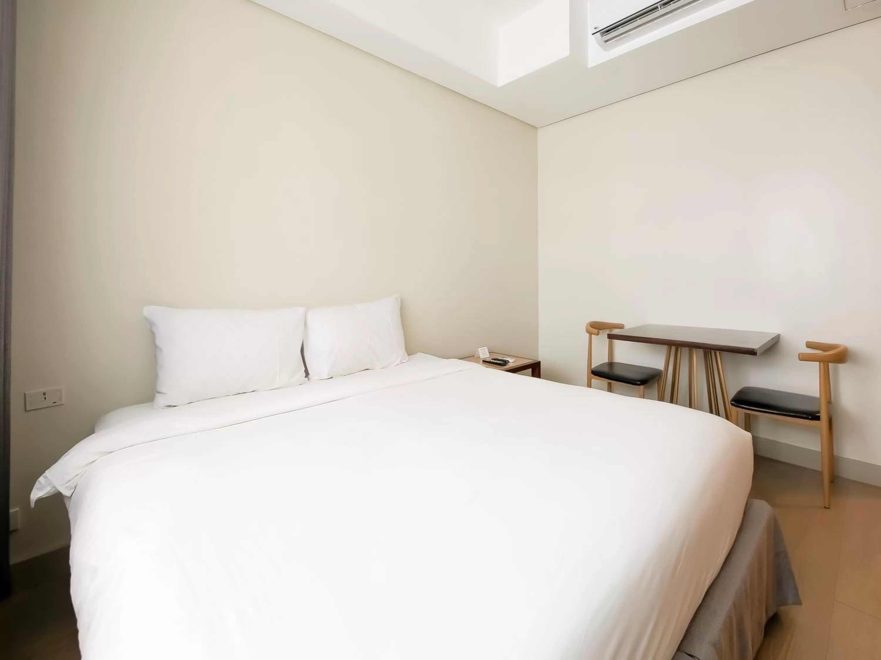 Bedroom, Bed in Capital O 804 The Residences at Bonifacio Civic Center