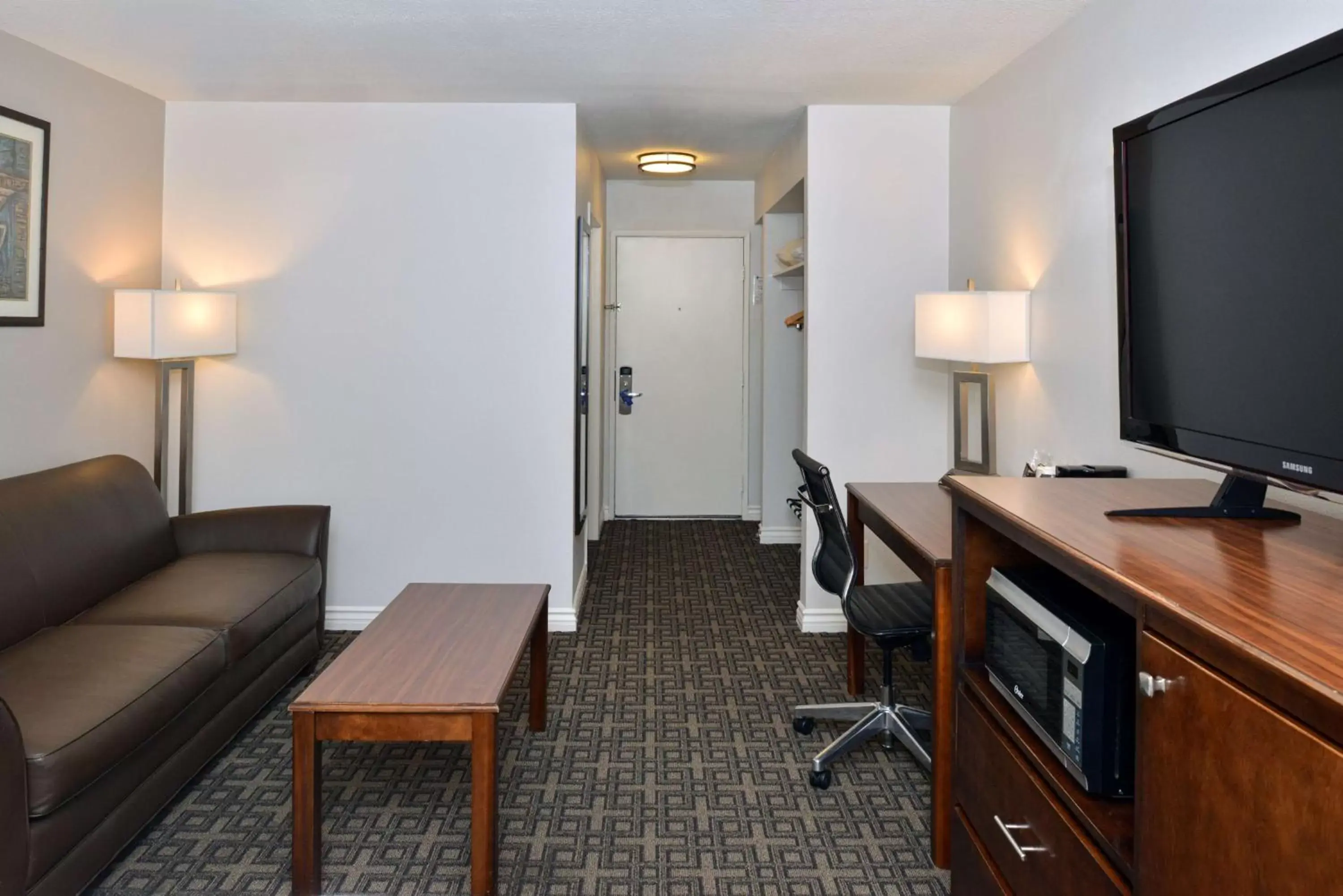 Photo of the whole room, TV/Entertainment Center in Best Western Kettleman City Inn & Suites