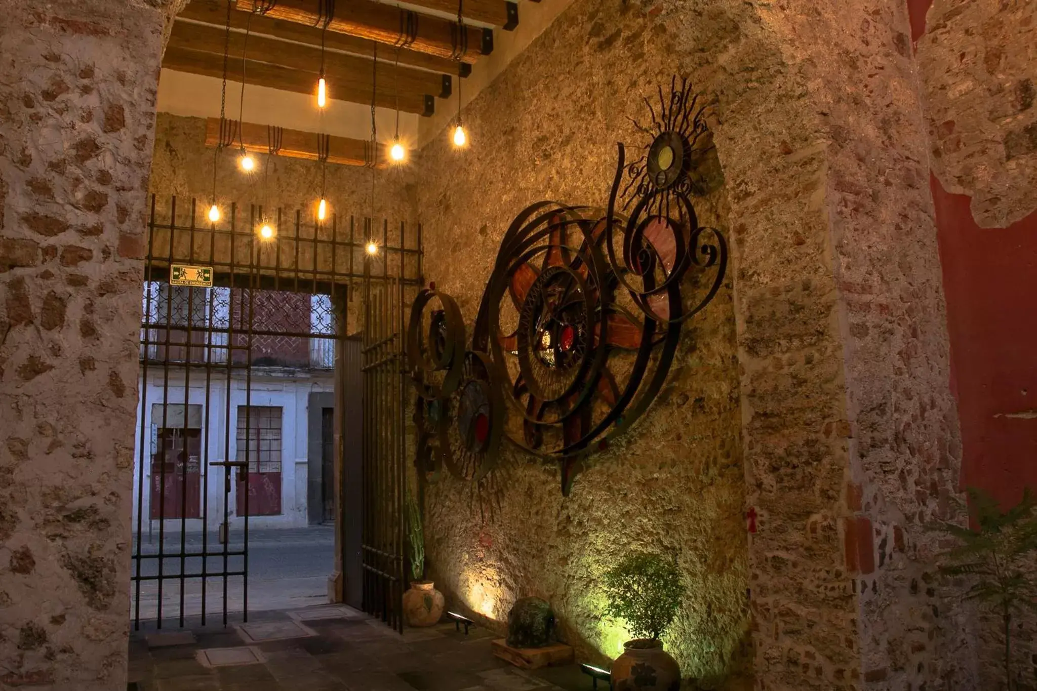 Facade/entrance in Hotel el Descanso Barrio del Artista