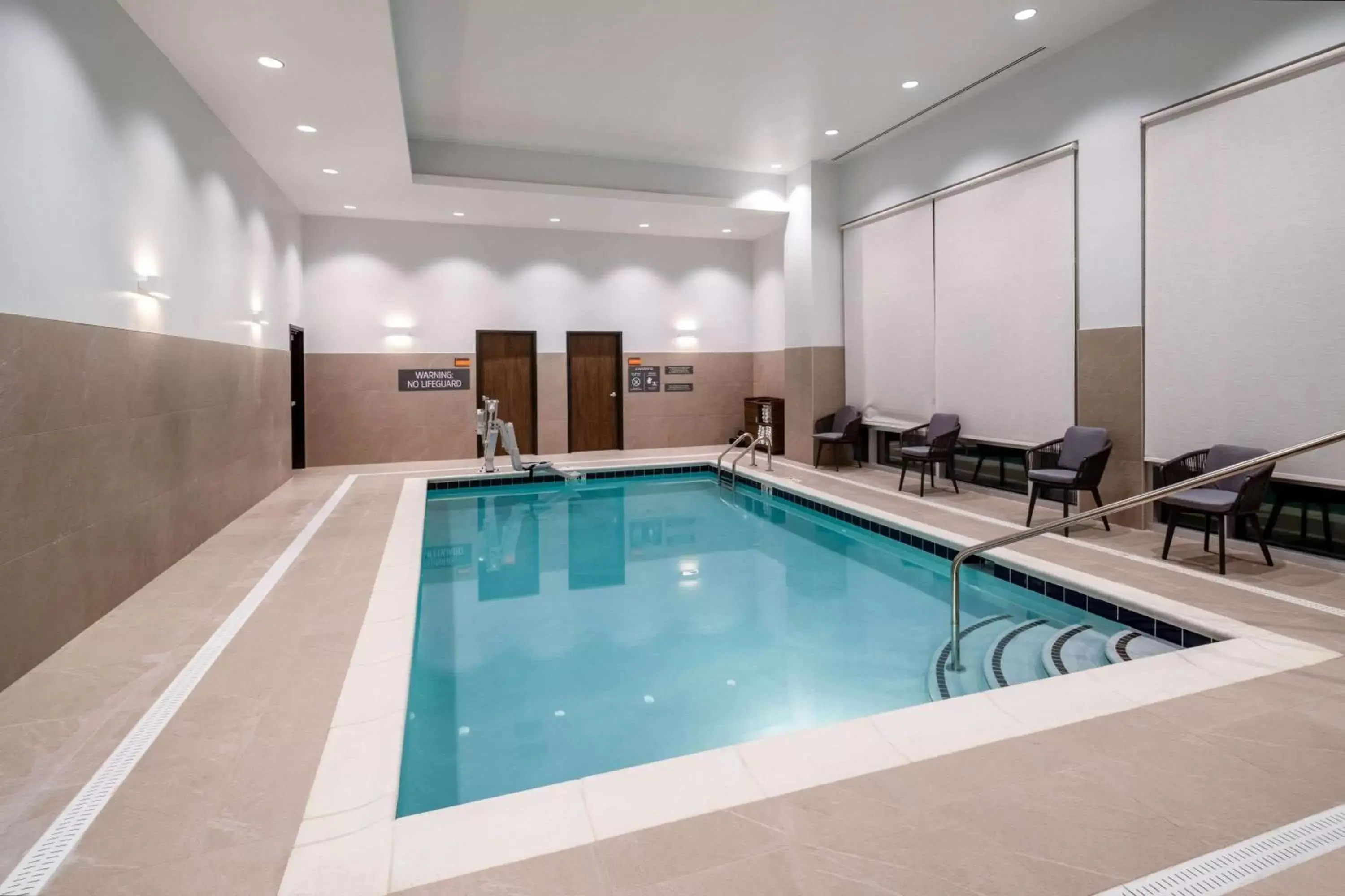 Activities, Swimming Pool in La Quinta Inn & Suites by Wyndham Nashville Downtown Stadium