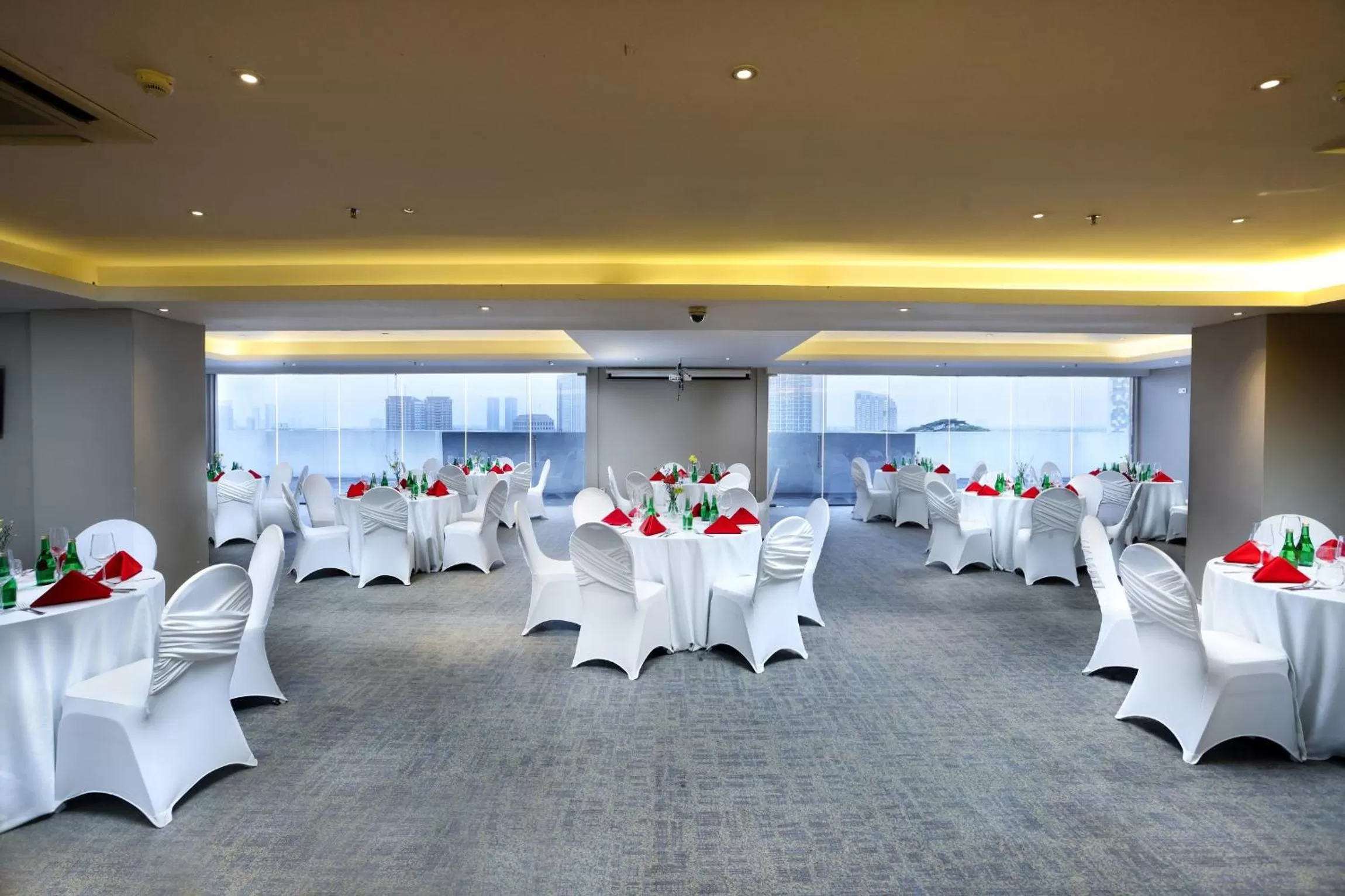Meeting/conference room in Swiss-Belhotel Pondok Indah