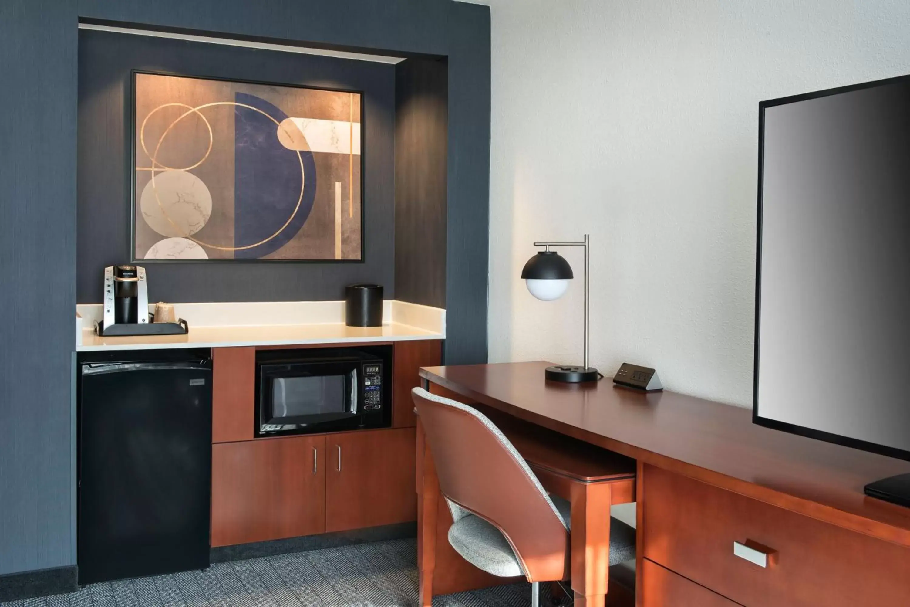 Kitchen or kitchenette, Kitchen/Kitchenette in Courtyard by Marriott Silver Spring North/White Oak