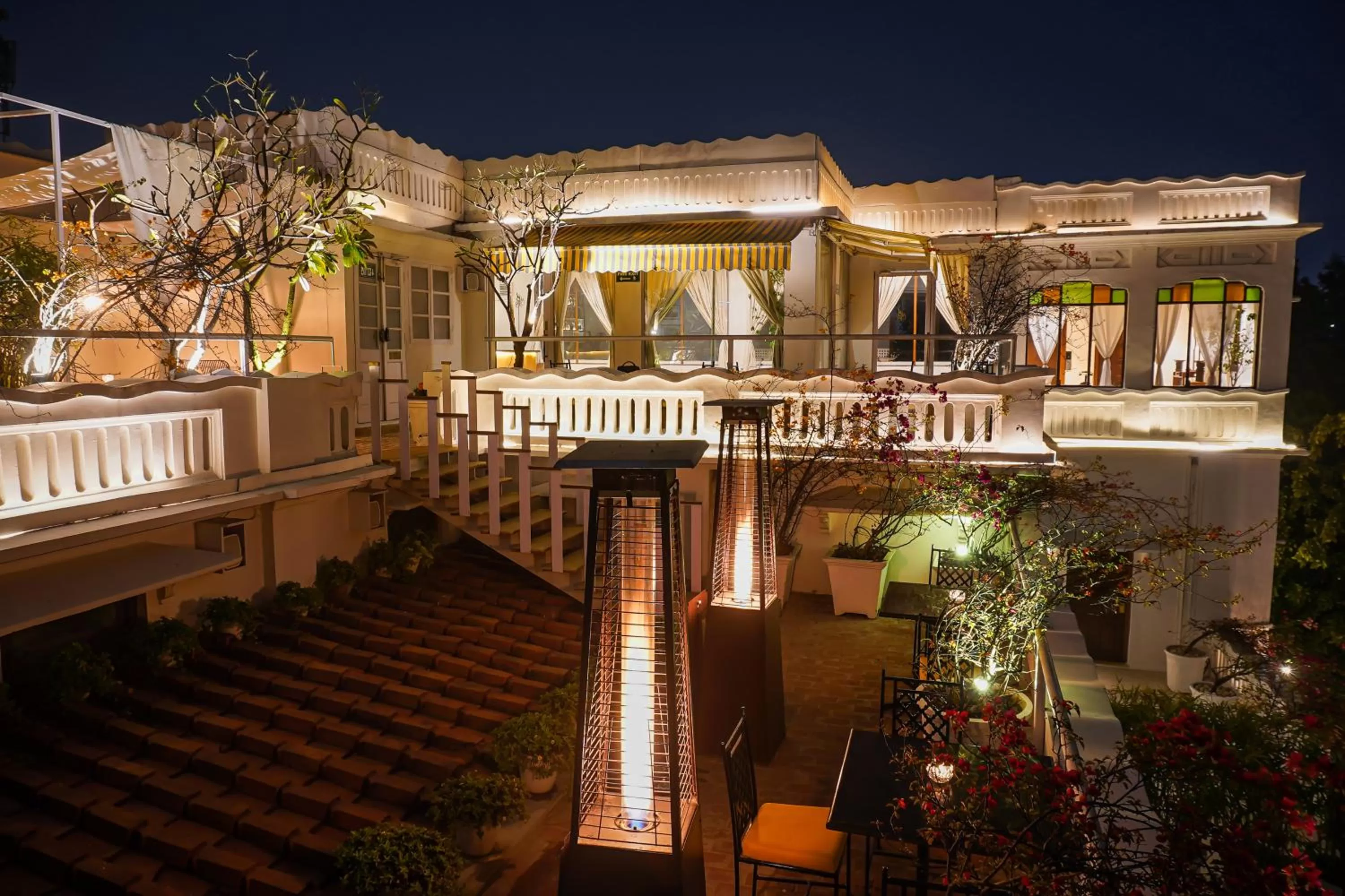 Lounge or bar, Property Building in lebua Lucknow