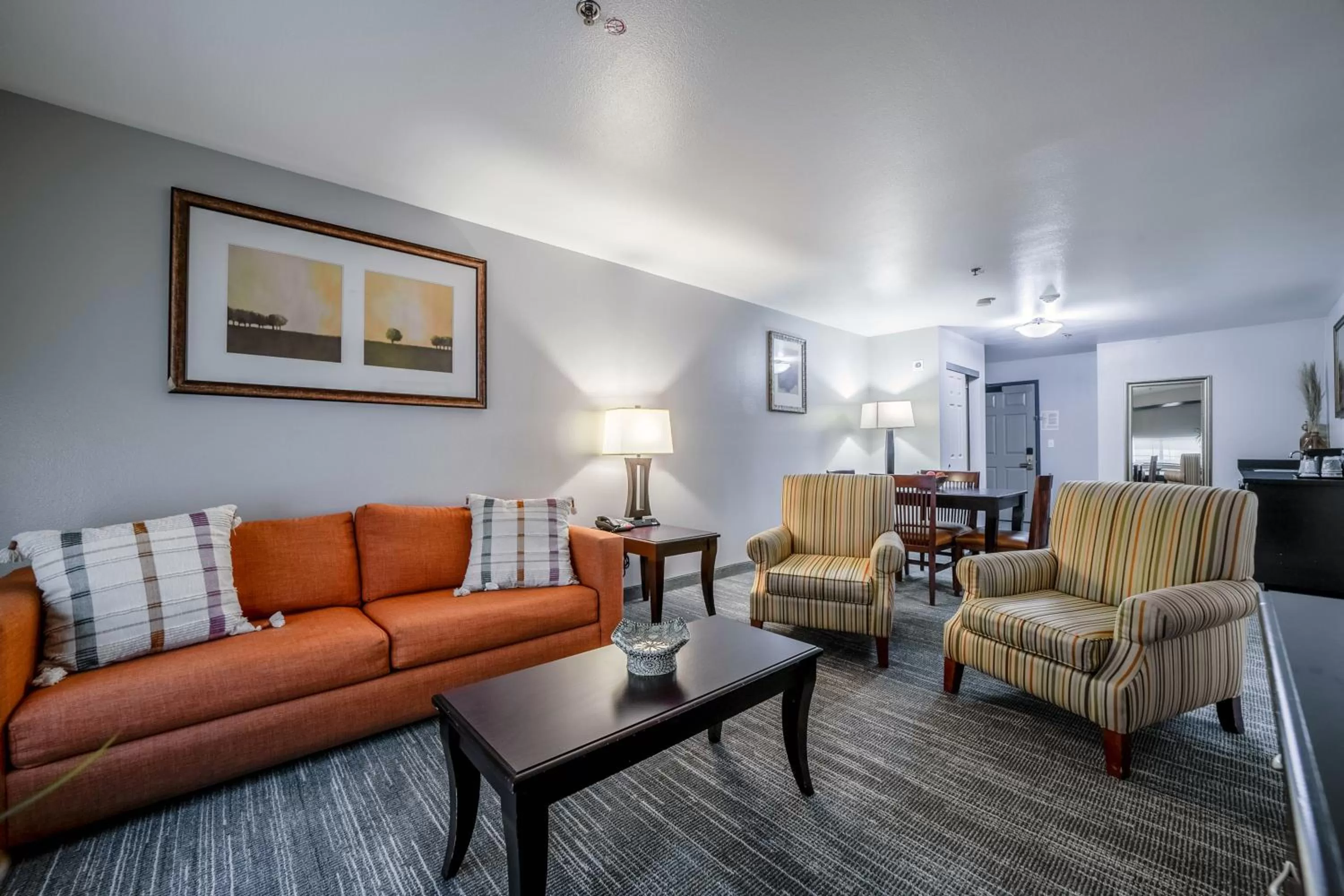 Living room in Country Inn & Suites by Radisson, Ontario at Ontario Mills, CA