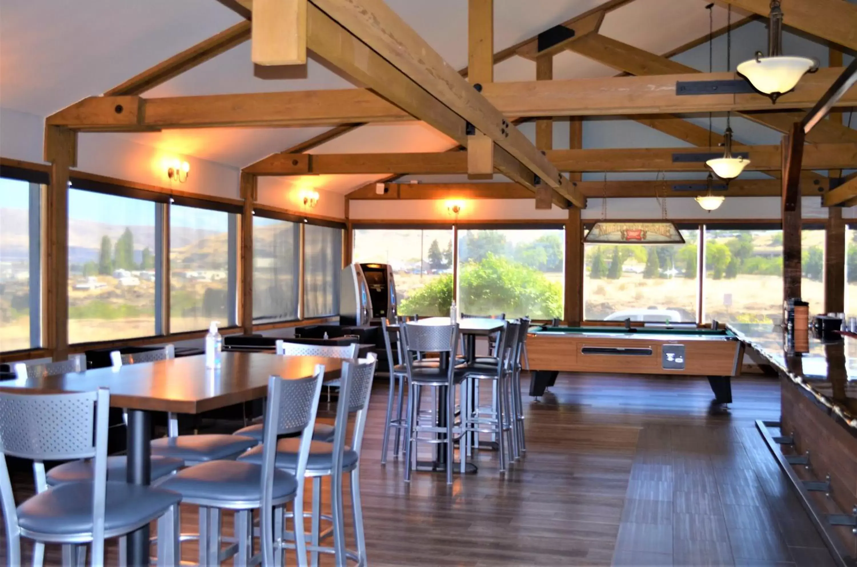 Restaurant/Places to Eat in Shilo Inns Suites The Dalles Restaurant/Places to Eat in Shilo Inns Suites The Dalles