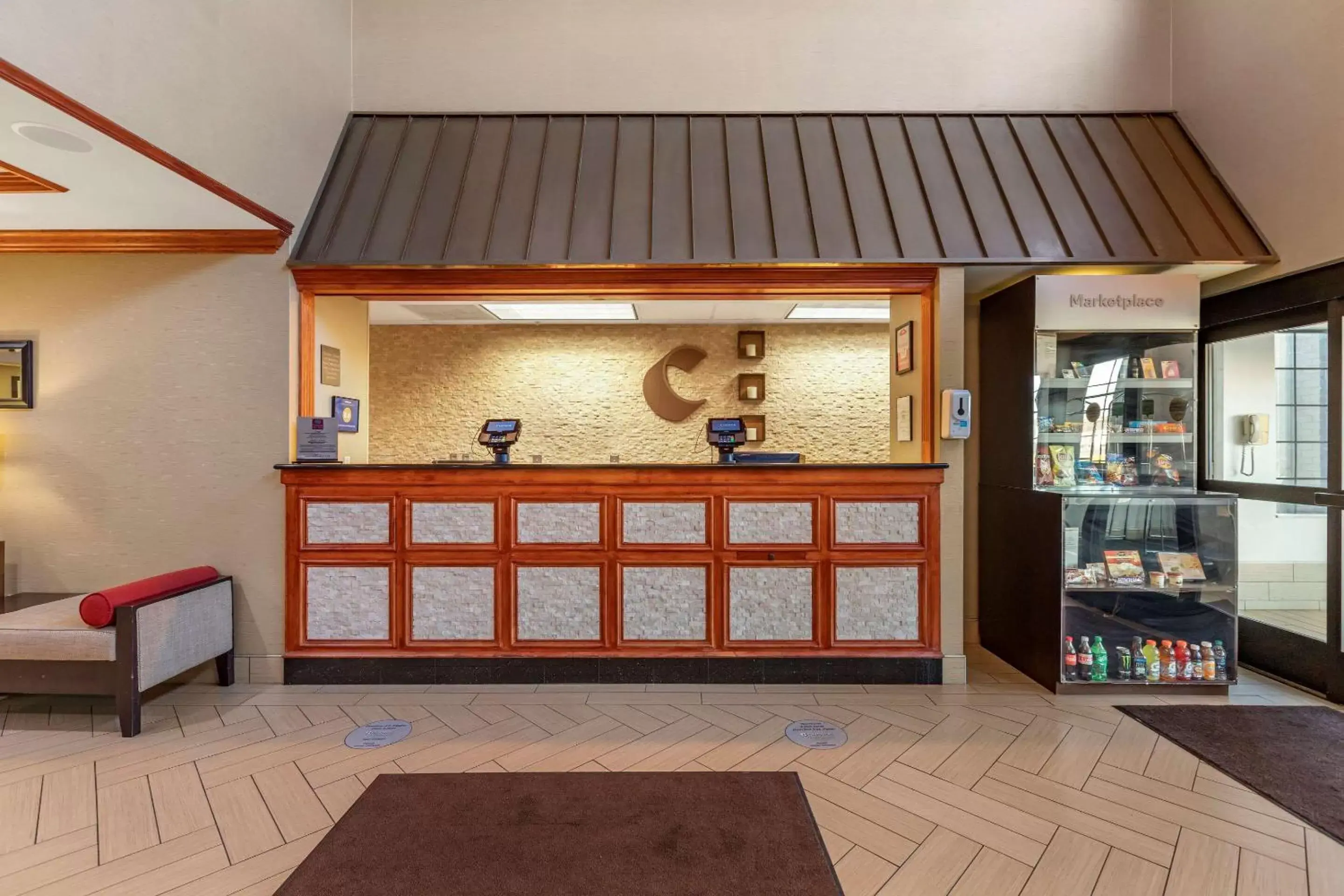 Lobby or reception in Comfort Suites Grand Rapids South Lobby or reception in Comfort Suites Grand Rapids South