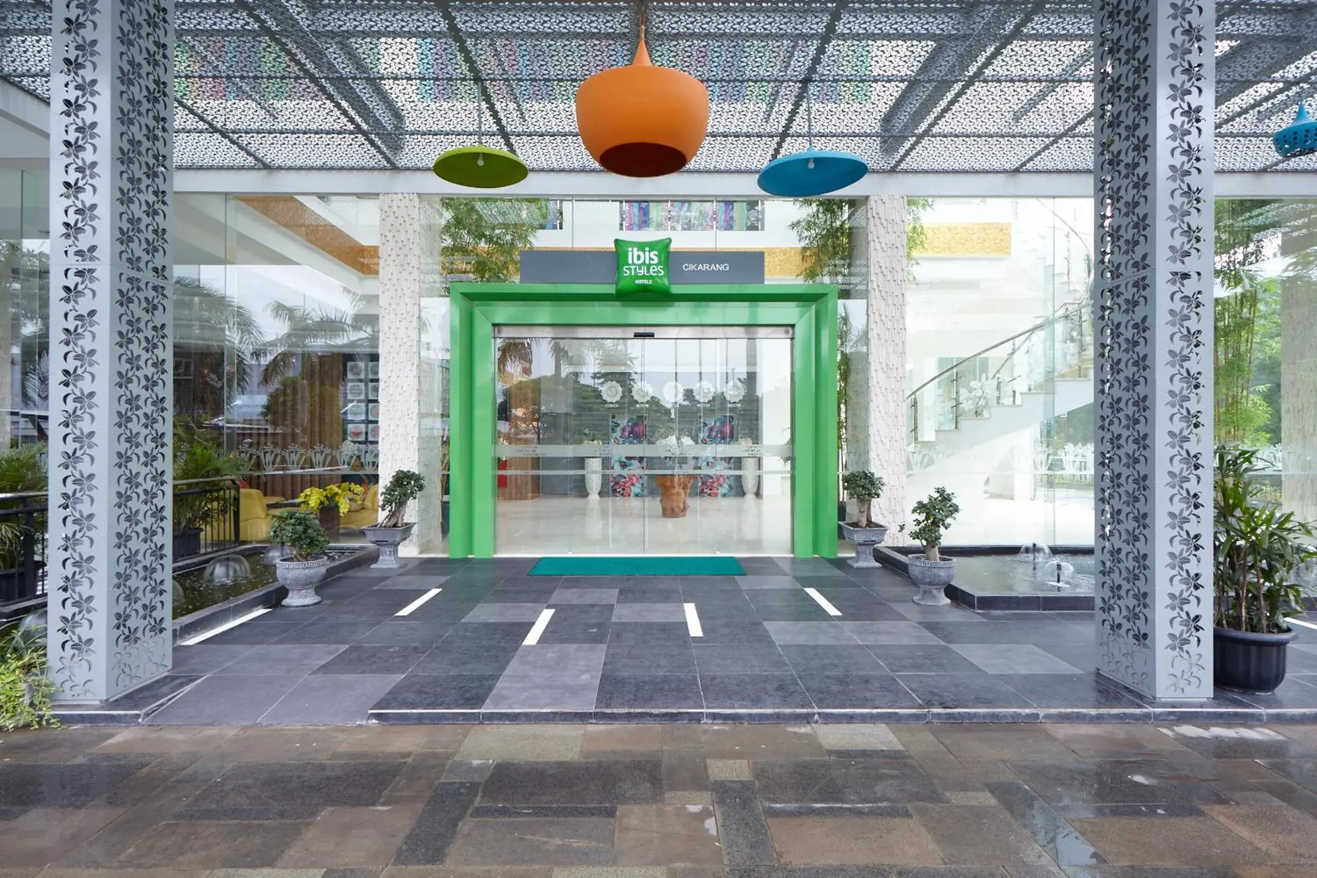Facade/entrance in ibis Styles Cikarang Facade/entrance in ibis Styles Cikarang