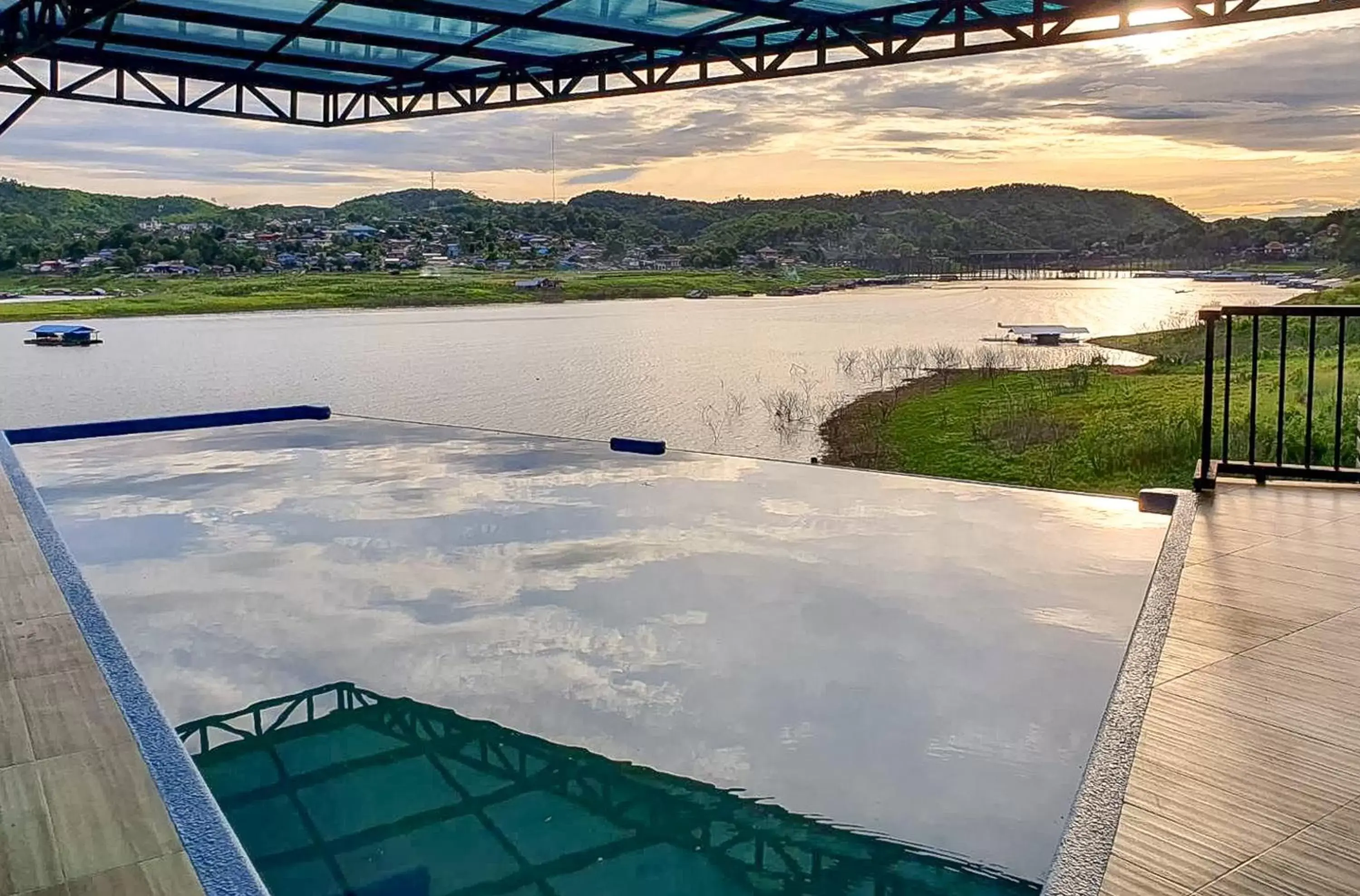 Pool view, Swimming Pool in Phornpailin Riverside Resort