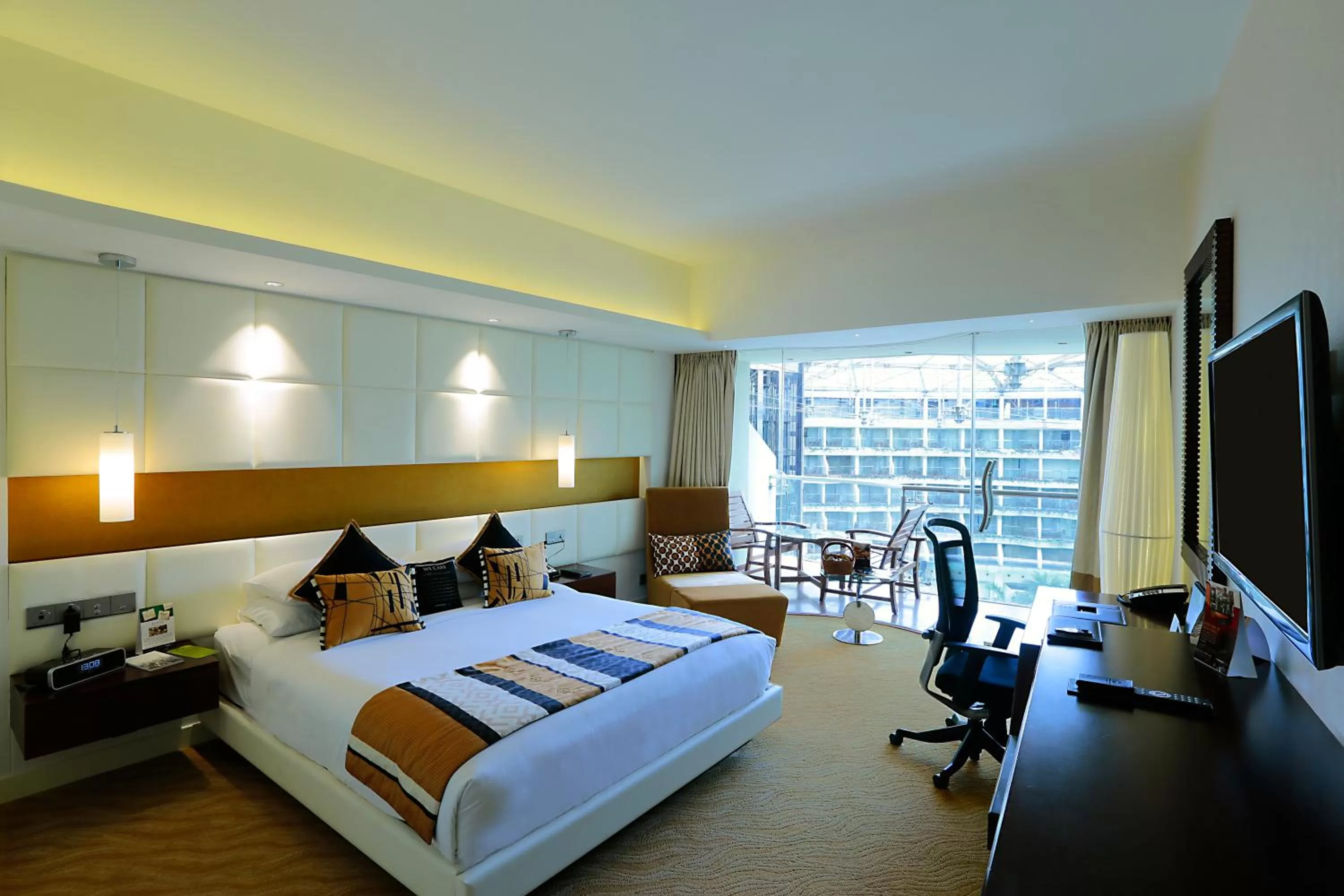 Bedroom, Bed in Hotel Sahara Star