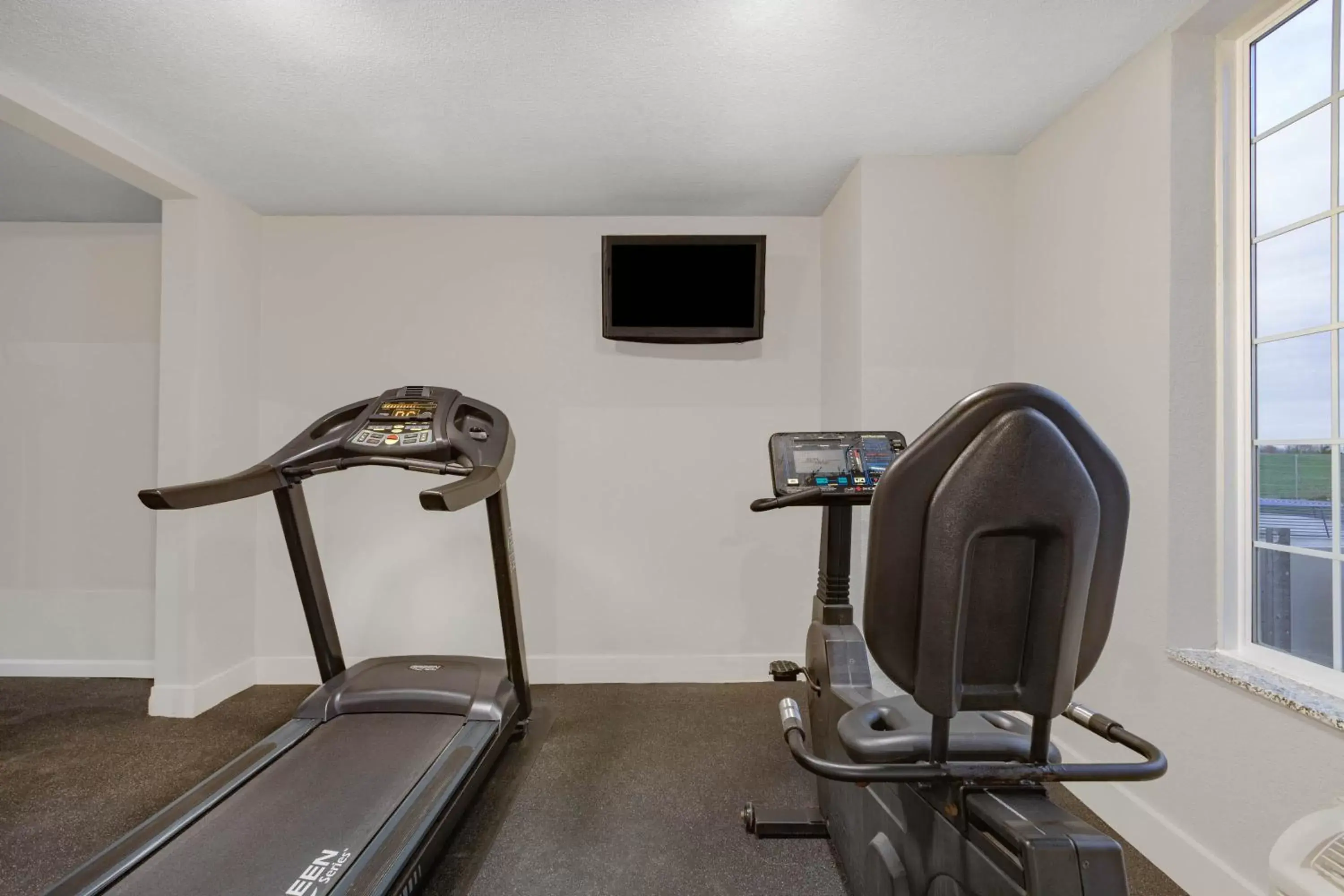 Fitness centre/facilities in AmericInn by Wyndham Pella Fitness centre/facilities in AmericInn by Wyndham Pella