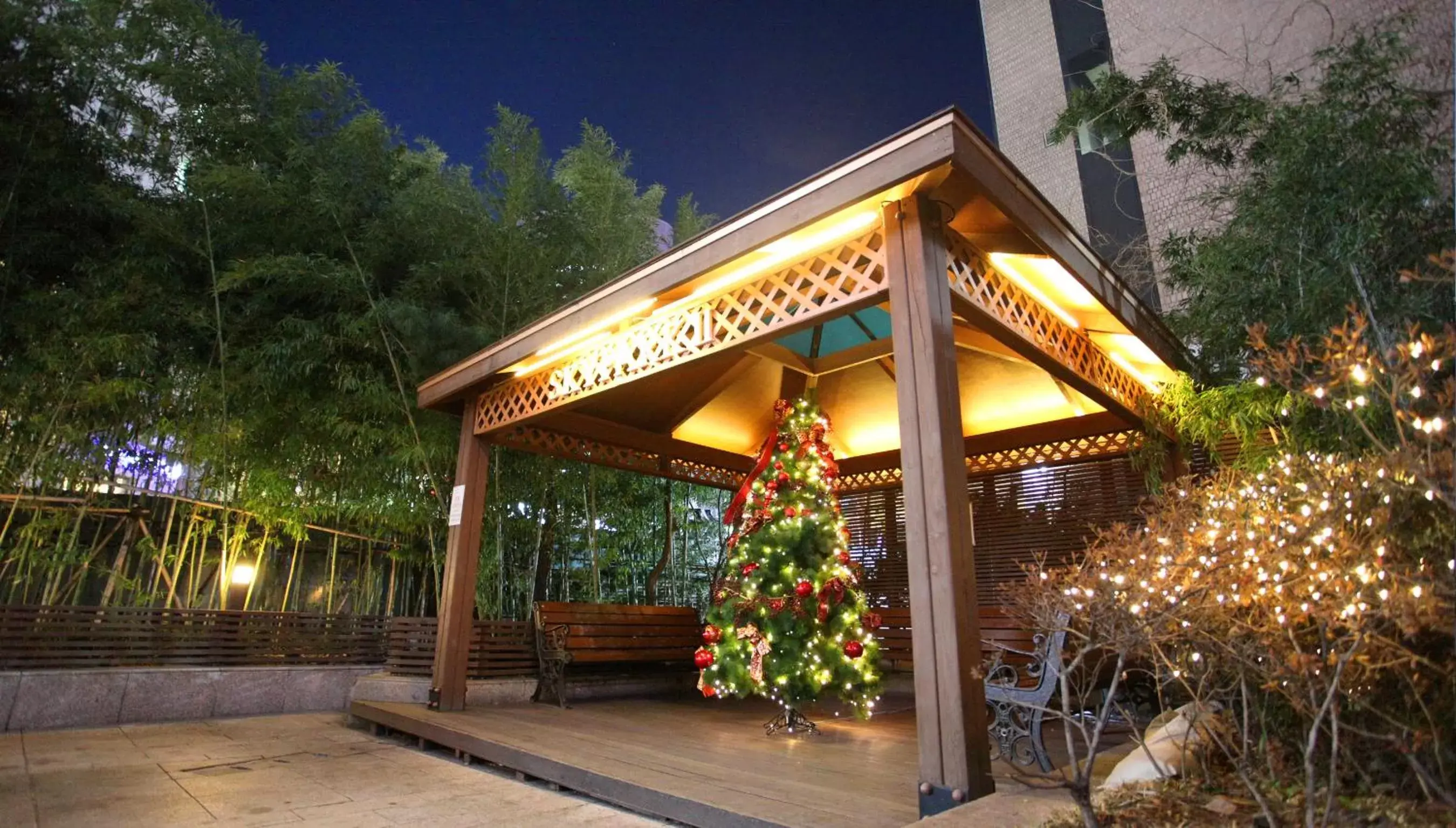 Balcony/Terrace, Property Building in Hotel Skypark Myeongdong 2