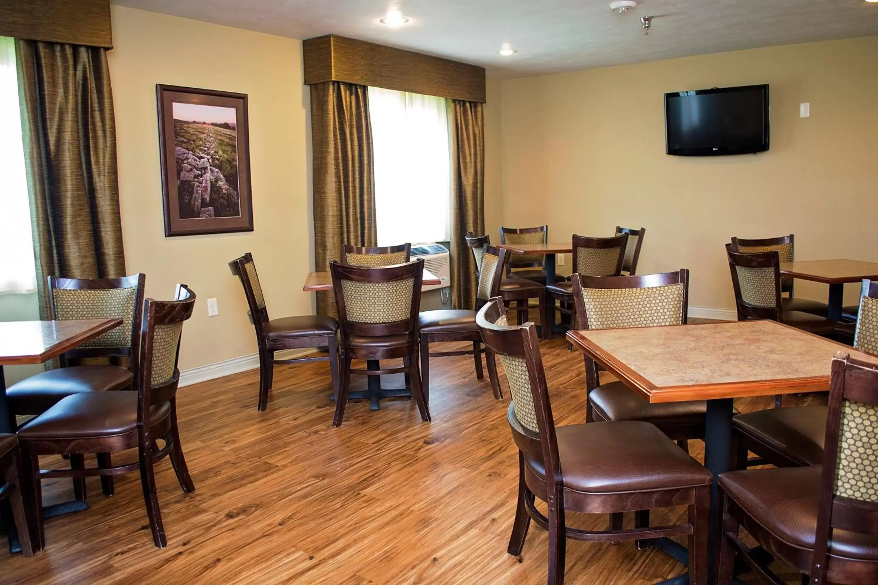 Meeting/conference room, Restaurant/Places to Eat in GrandStay Inn & Suites of Luverne