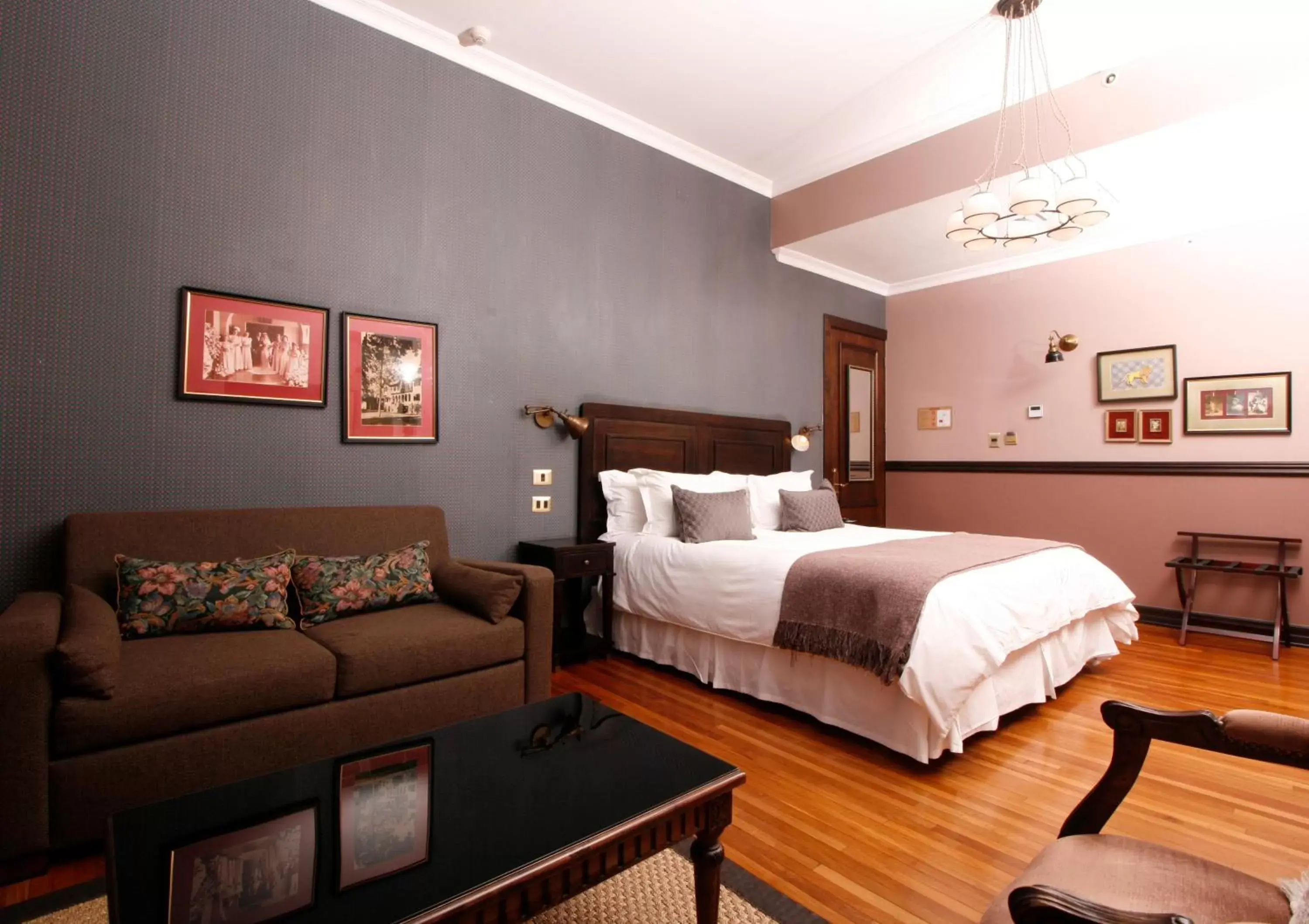 Photo of the whole room, Bed in Hotel Boutique Castillo Rojo