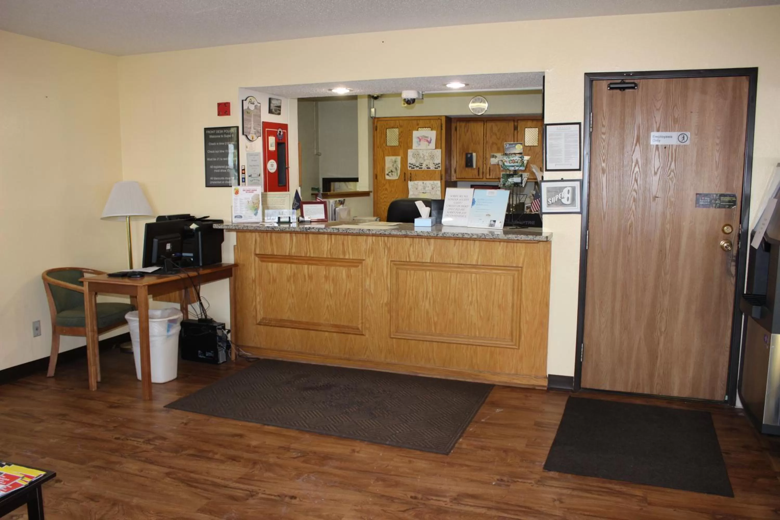 Super 8 by Wyndham East Stroudsburg - Poconos