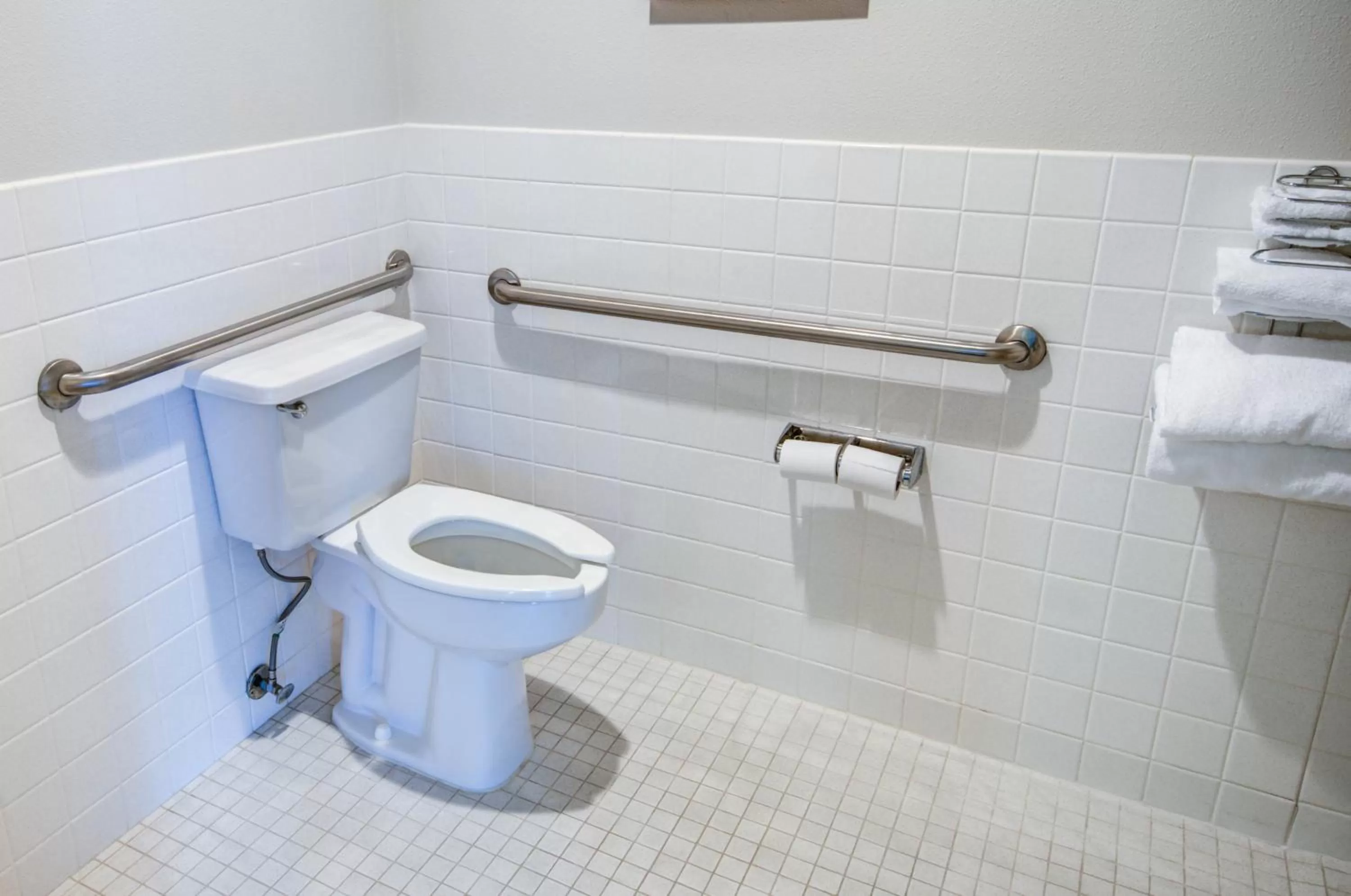 King Room - Accessible/Non-Smoking in Comfort Inn Redding Near I-5