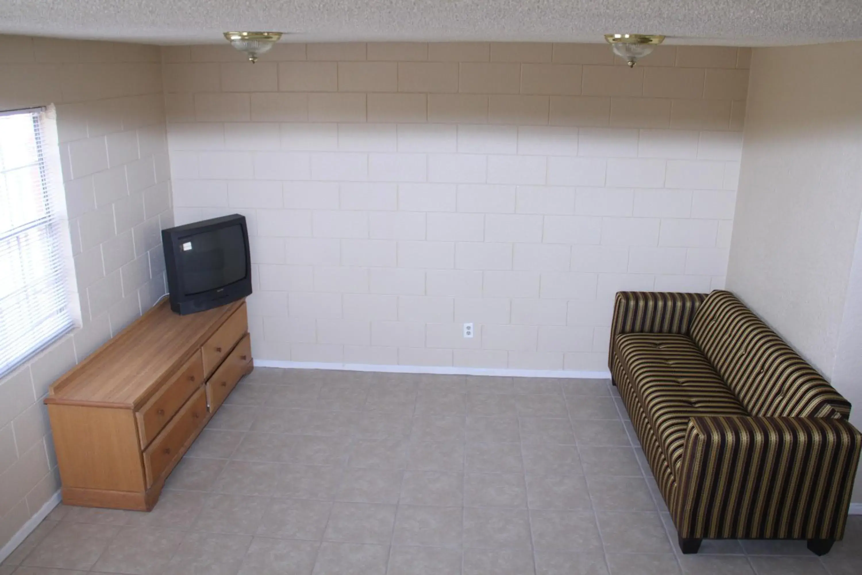 Living room, TV/Entertainment Center in Super Lodge Motel El Paso