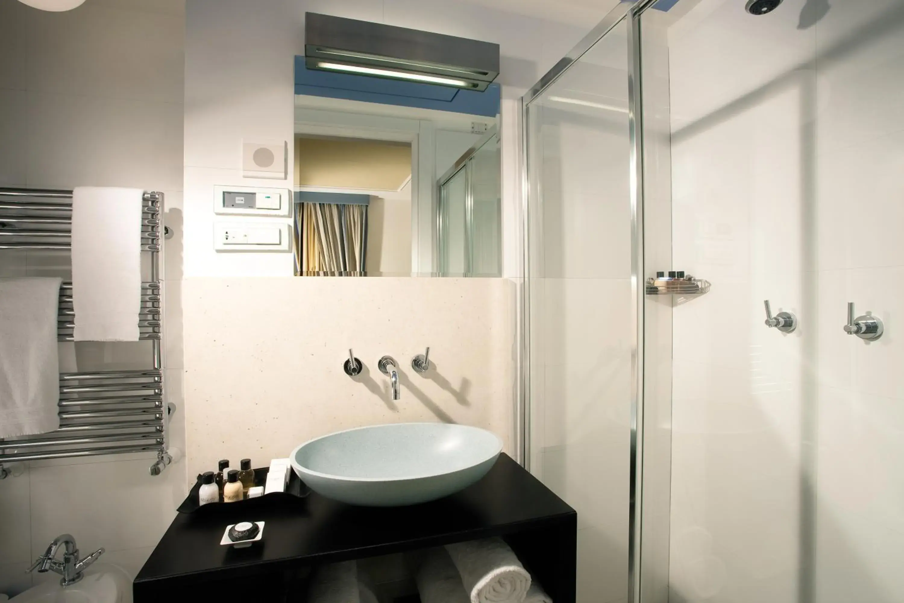 Shower, Bathroom in Grand Hotel Angiolieri