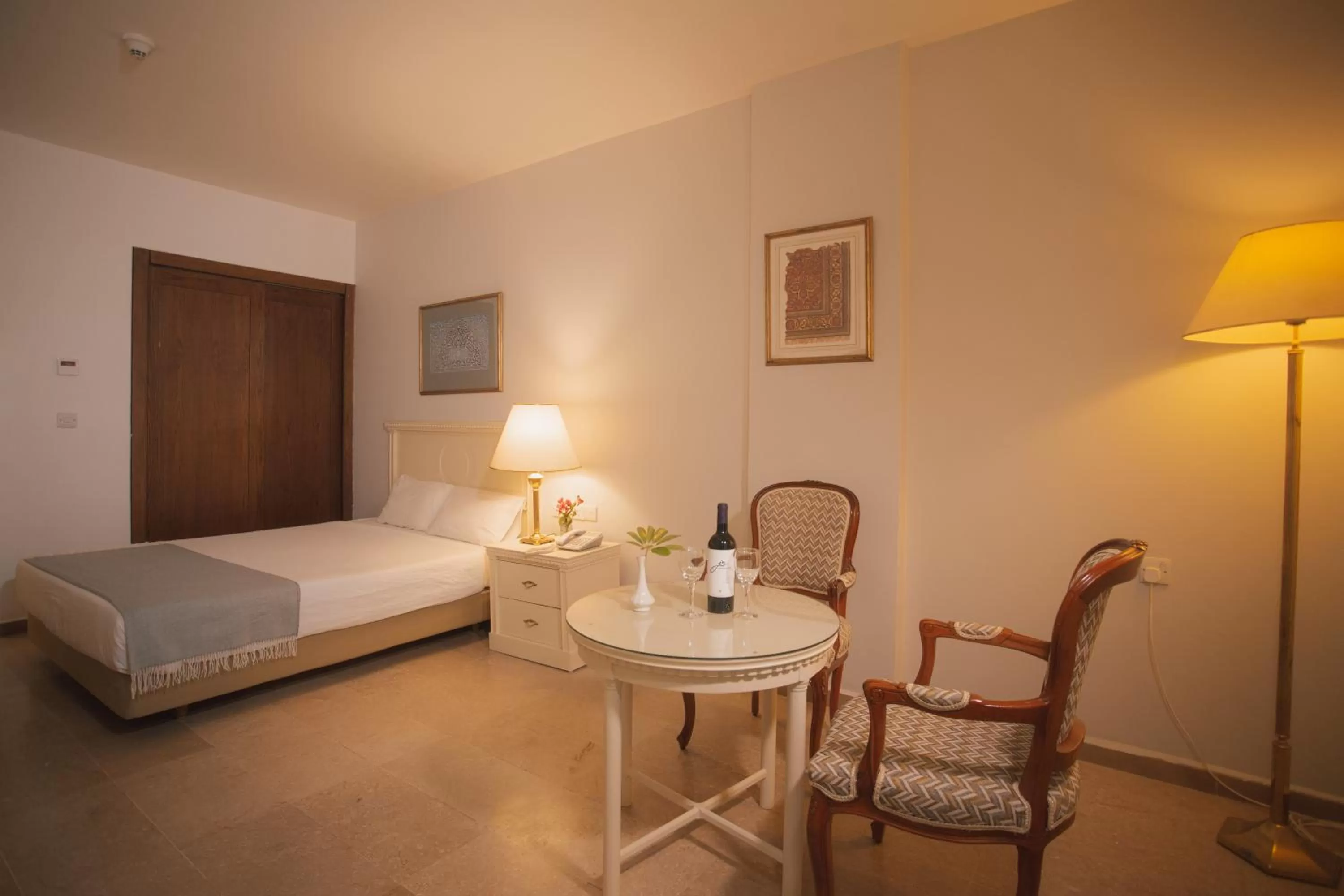 Living room, Bed in Grand Hotel Madaba