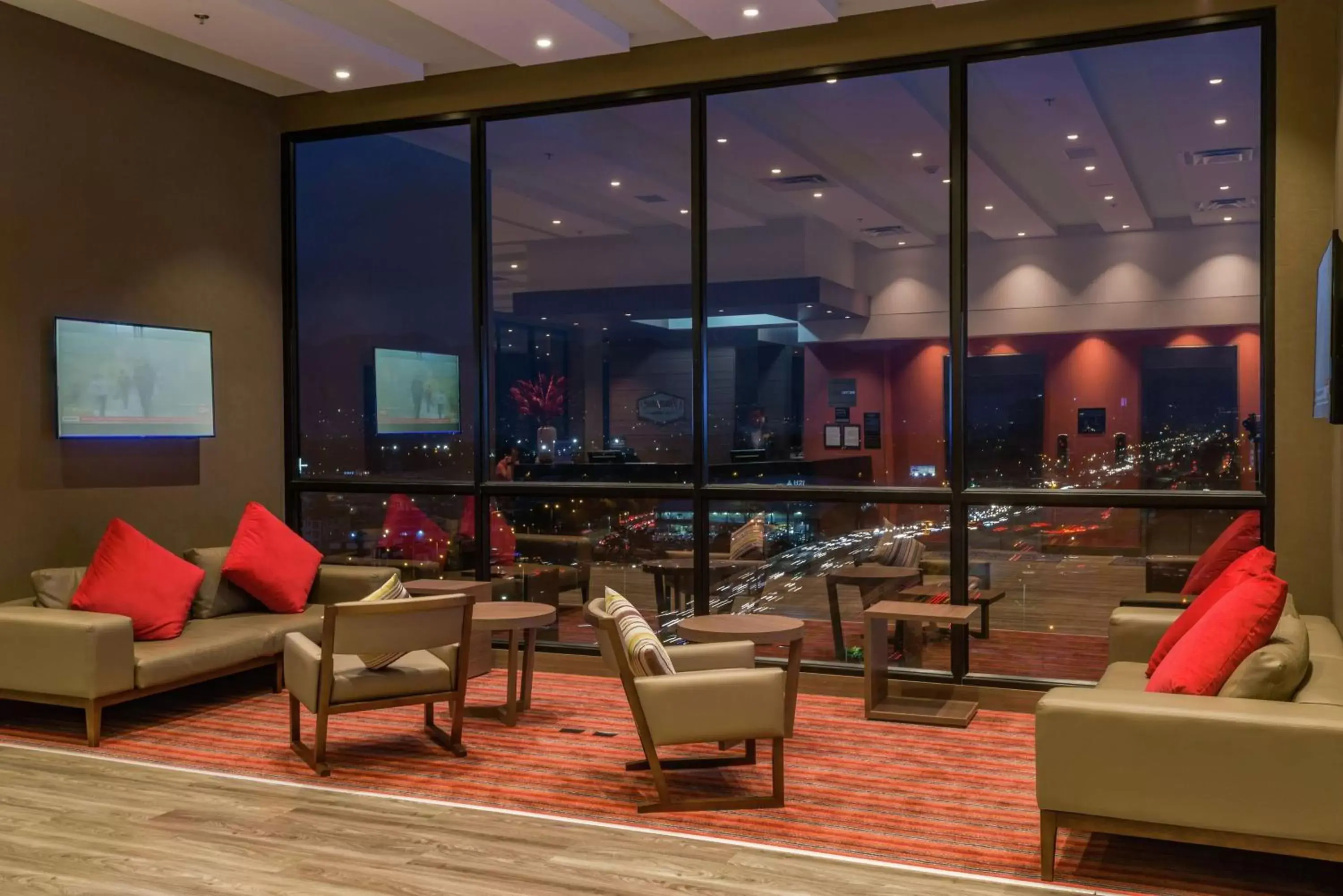 Lobby or reception in Hampton By Hilton Bogota Airport