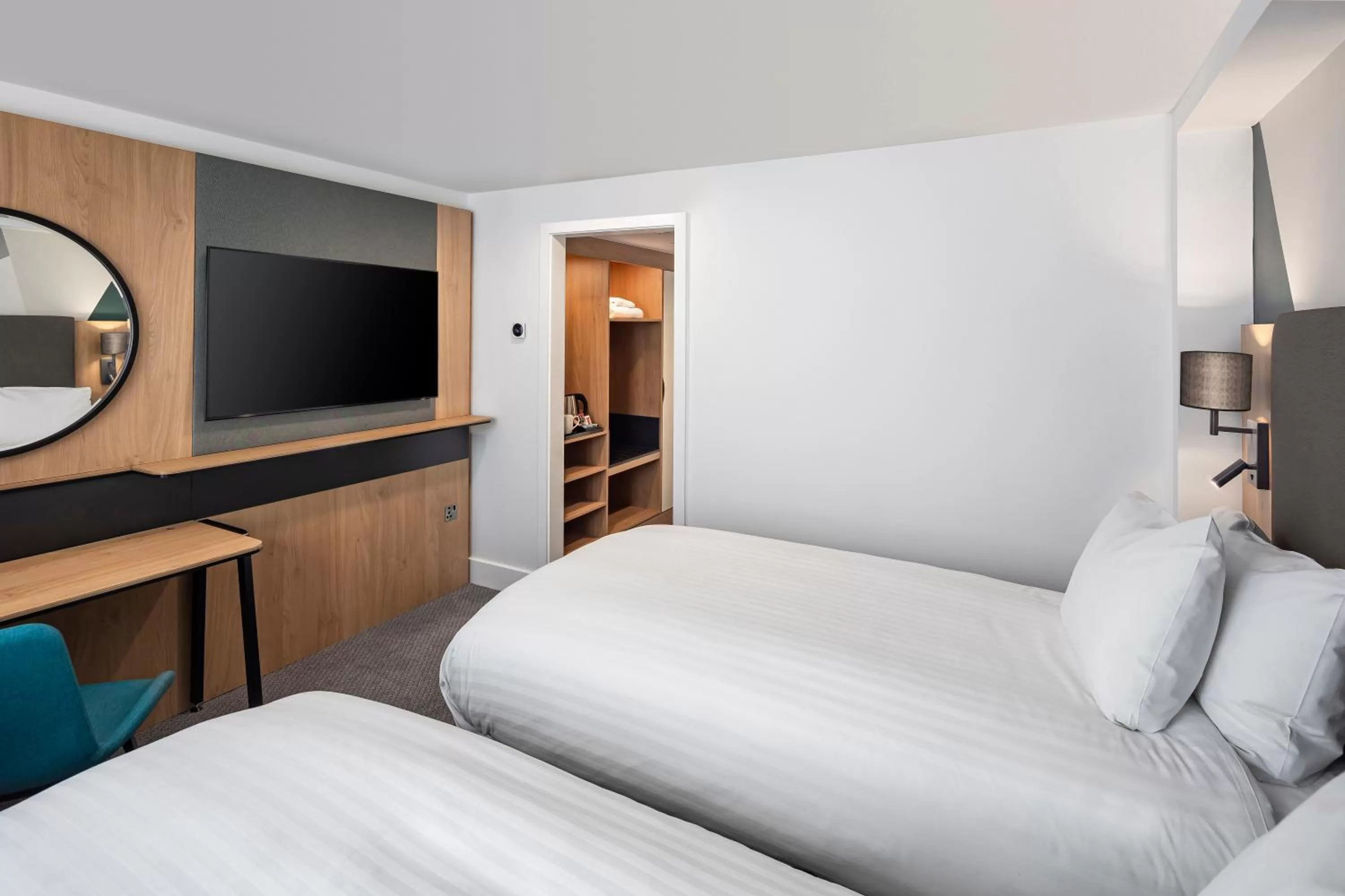 Bedroom, Bed in Holiday Inn Aylesbury by IHG
