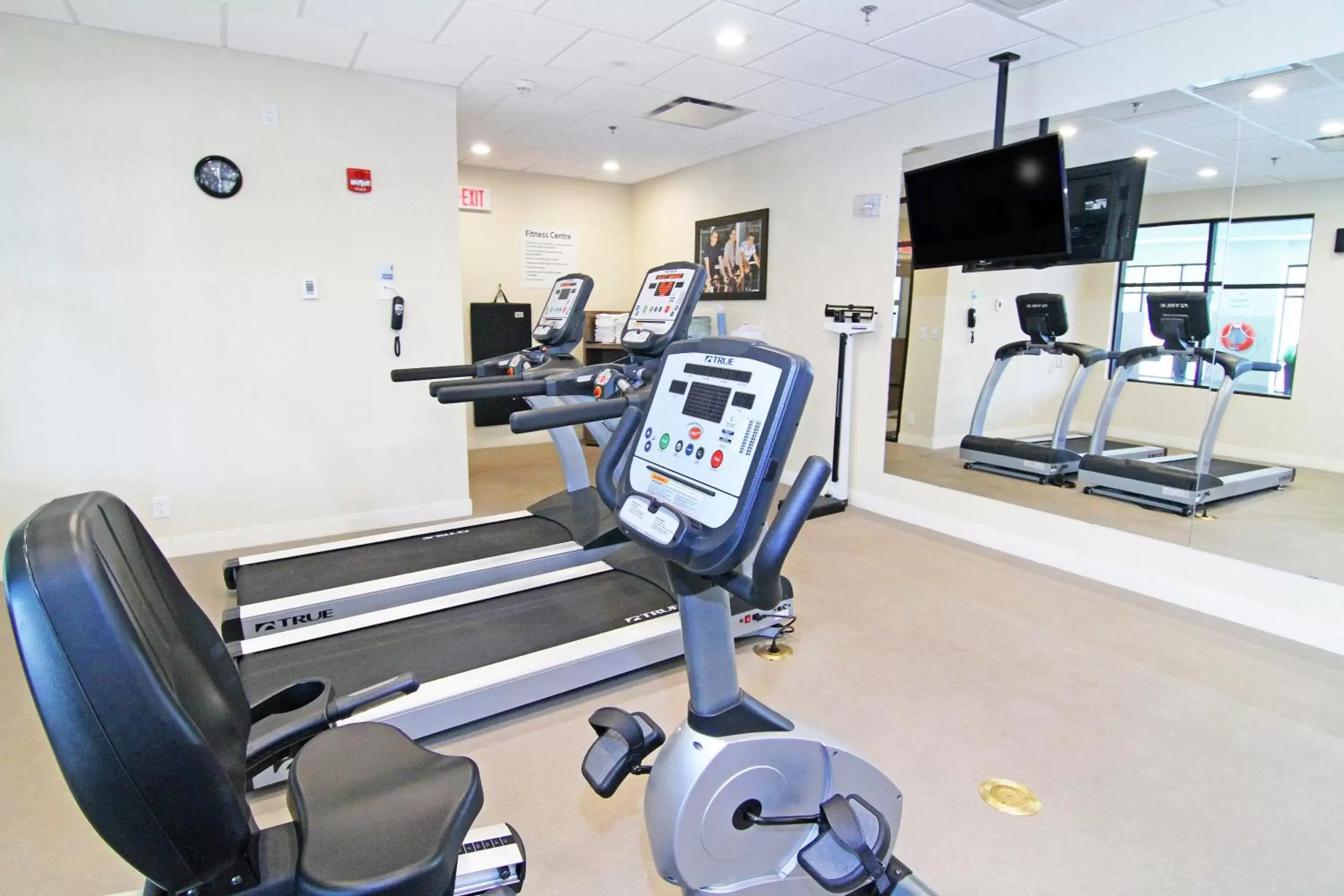 Spa and wellness centre/facilities, Fitness Center/Facilities in Holiday Inn Express and Suites Calgary University, an IHG Hotel
