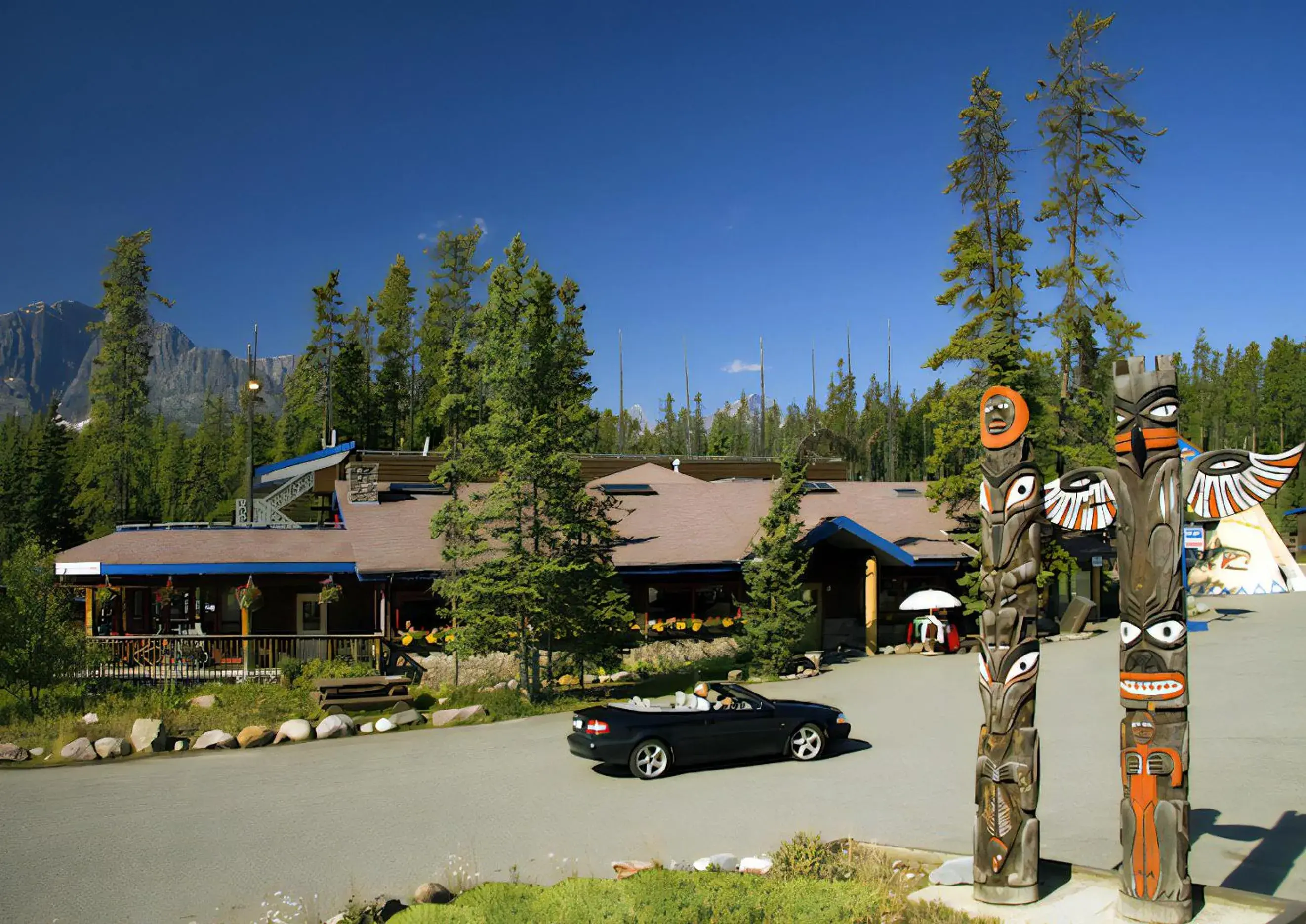 Property building in Sunwapta Falls Rocky Mountain Lodge