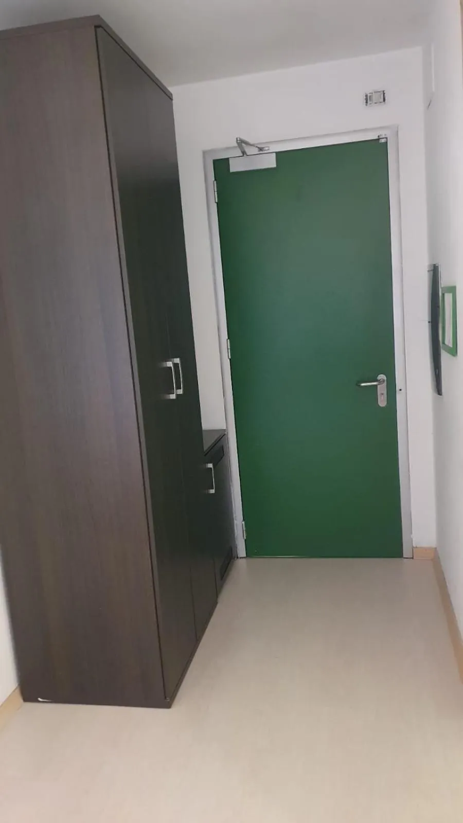 wardrobe in Hotel Sharing