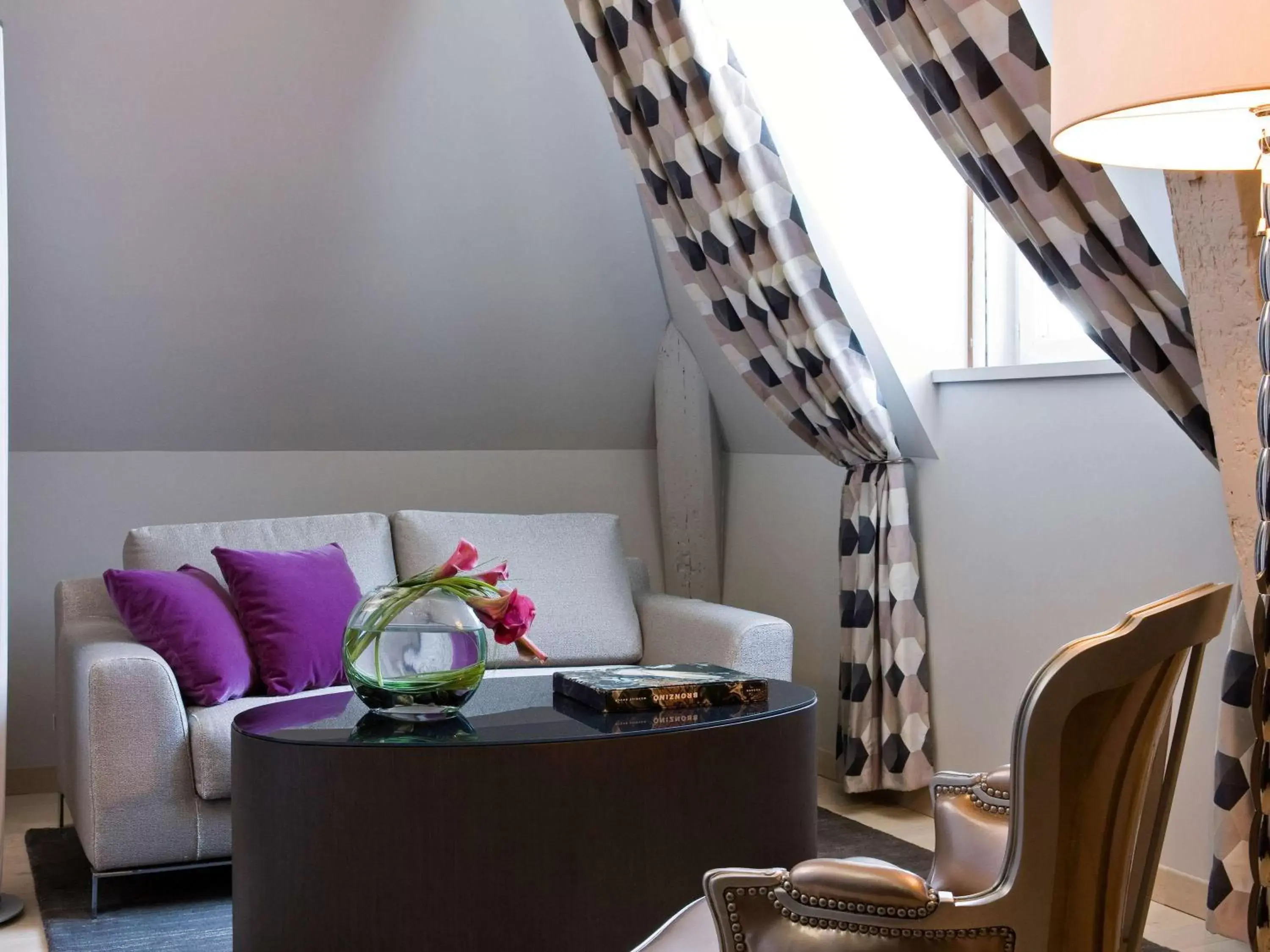 Bedroom, Seating Area in Grand Hotel La Cloche Dijon - MGallery