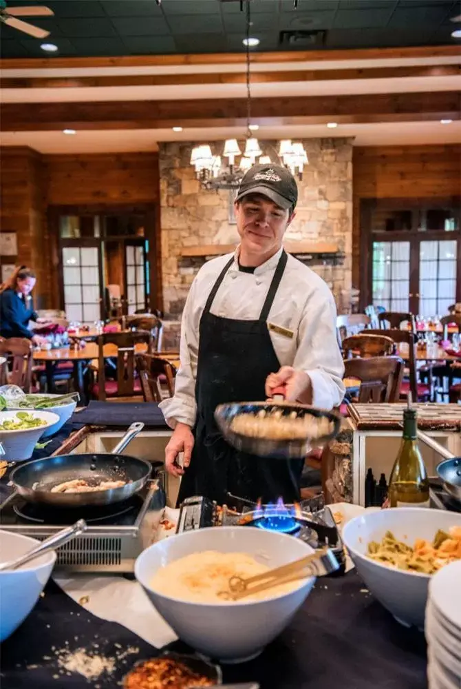 Dining area in Brasstown Valley Resort & Spa