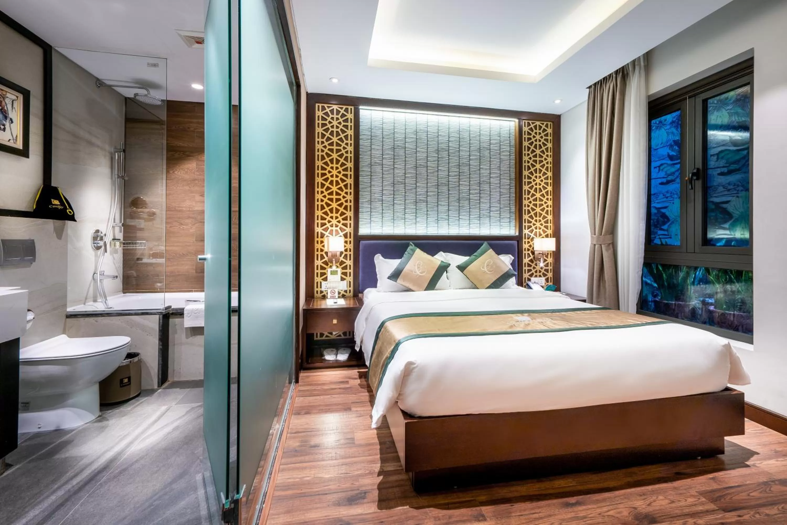 Bedroom, Bed in Conifer Grand Hotel