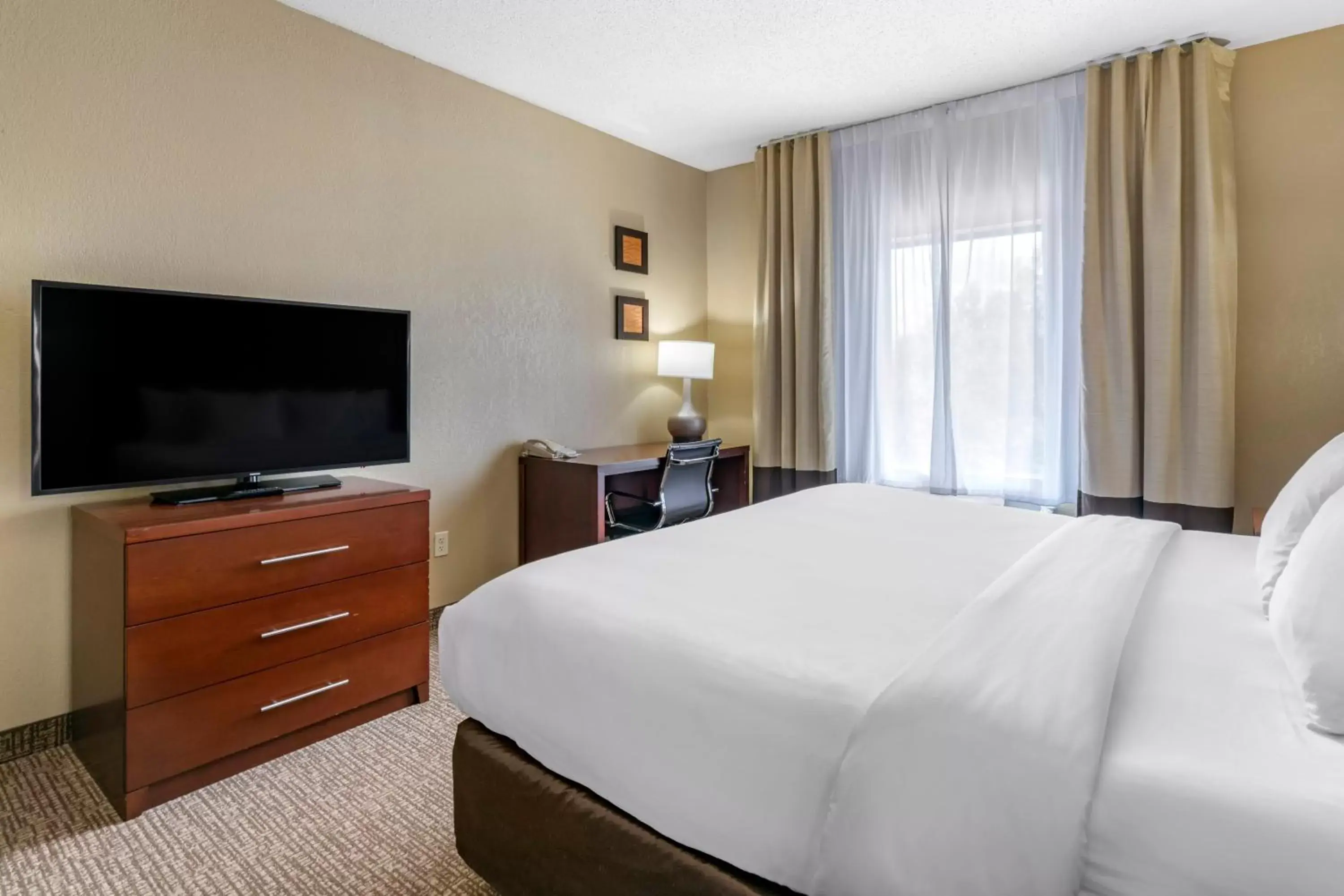 Bedroom, Bed in Comfort Inn & Suites St Louis-O'Fallon