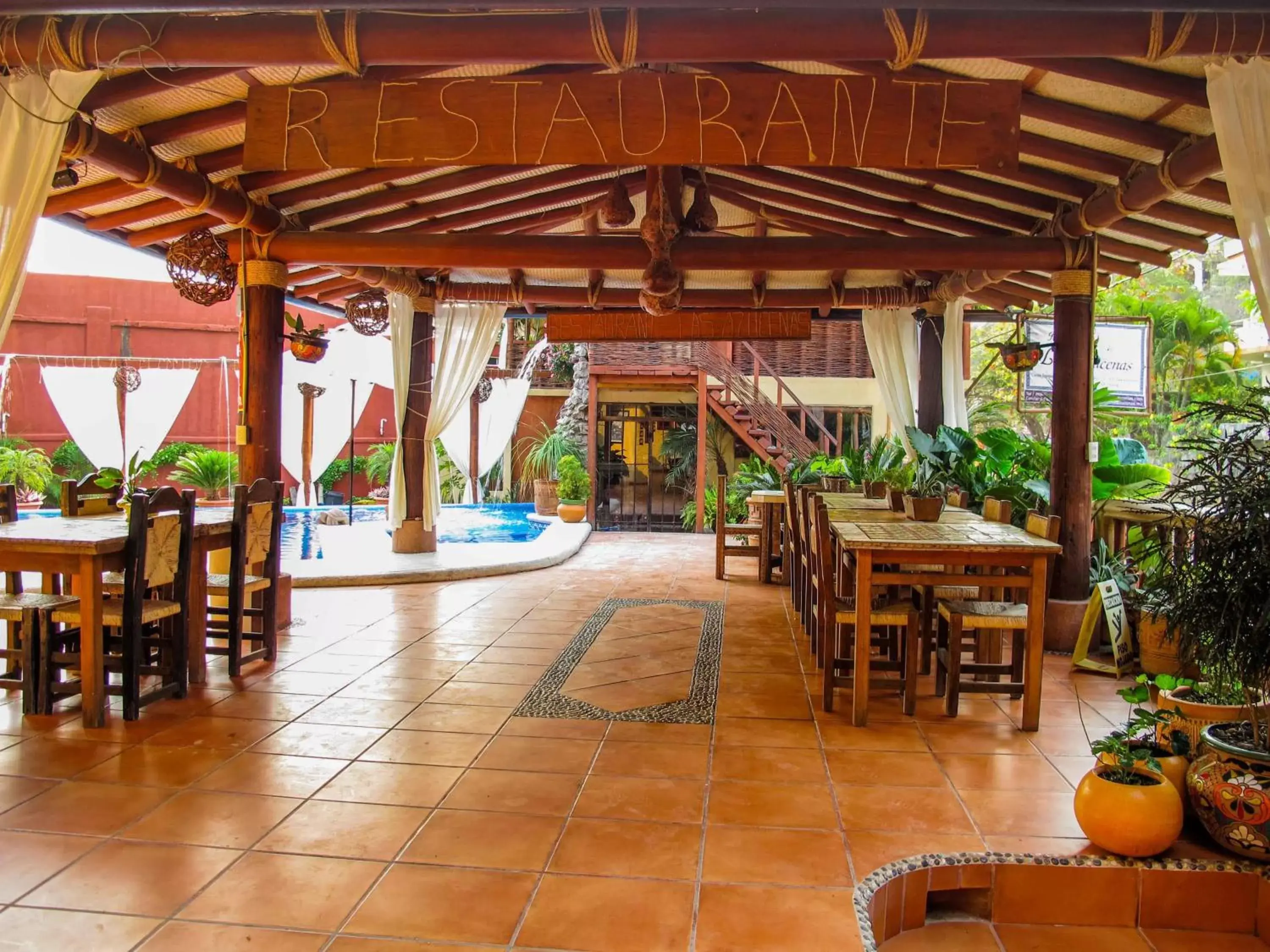 Lounge or bar, Swimming Pool in Hotel Villas Las Azucenas