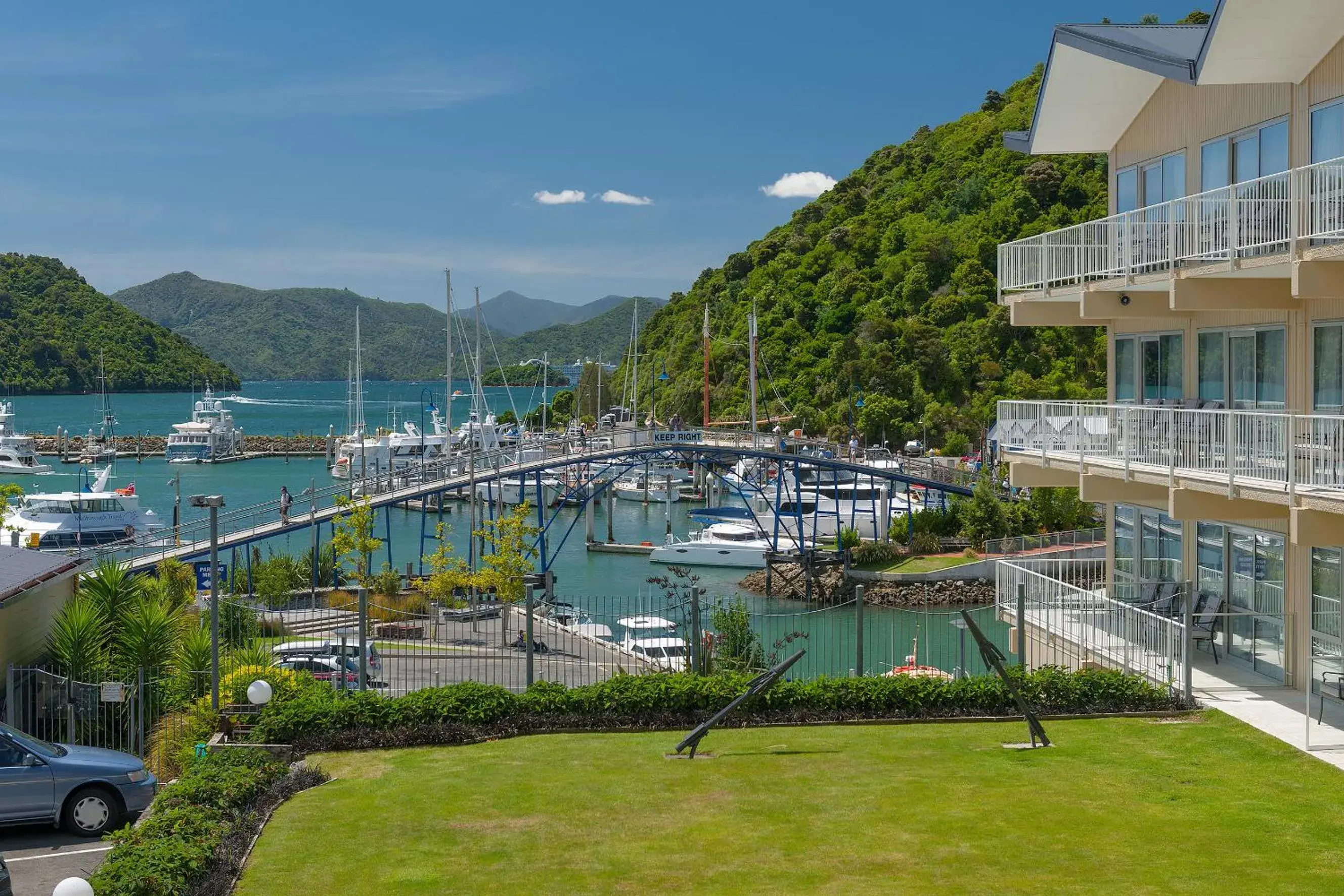 Sea view in Beachcomber Inn (Picton)