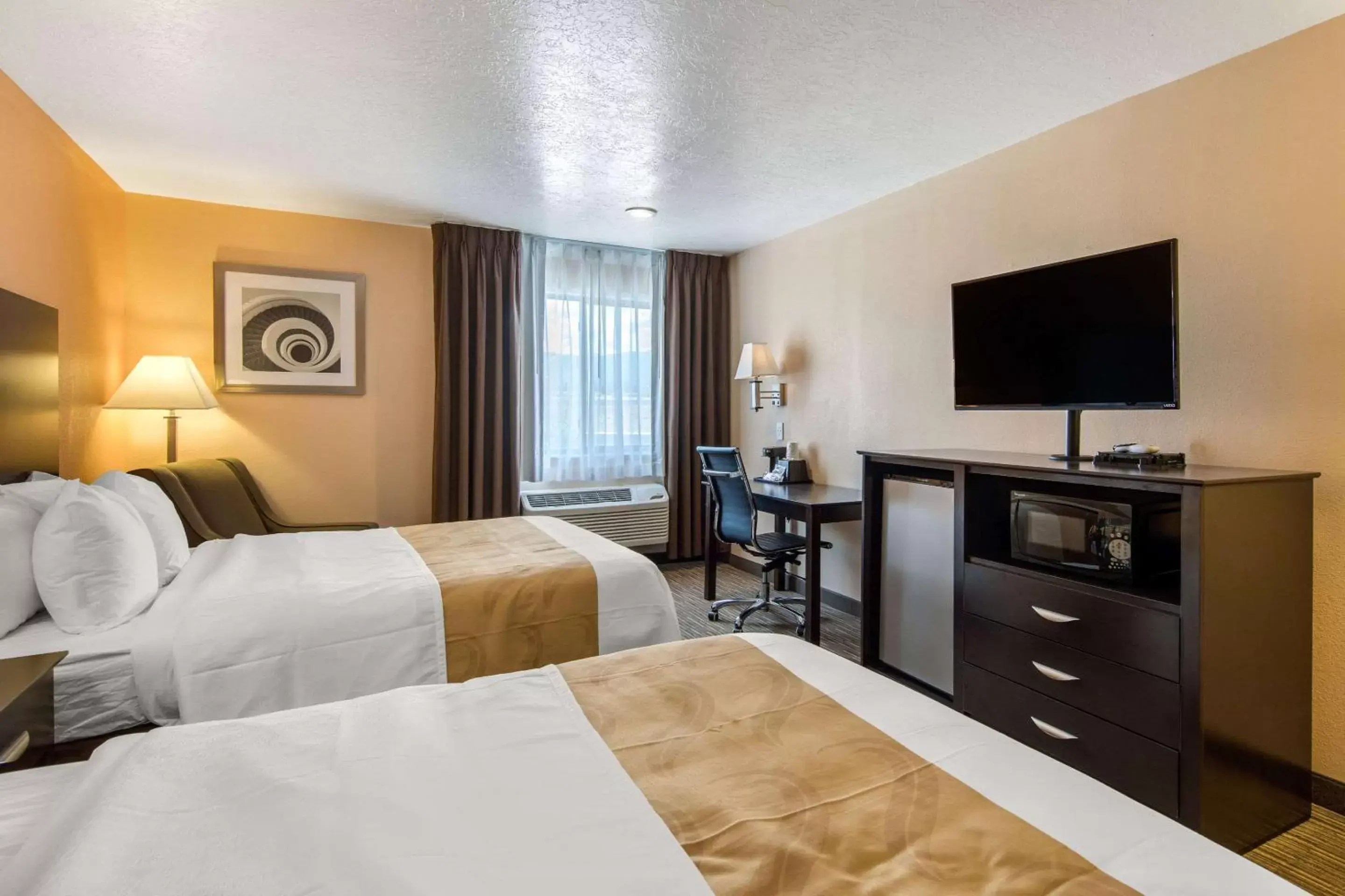 Photo of the whole room, Bed in Quality Inn & Suites Albuquerque North near Balloon Fiesta Park