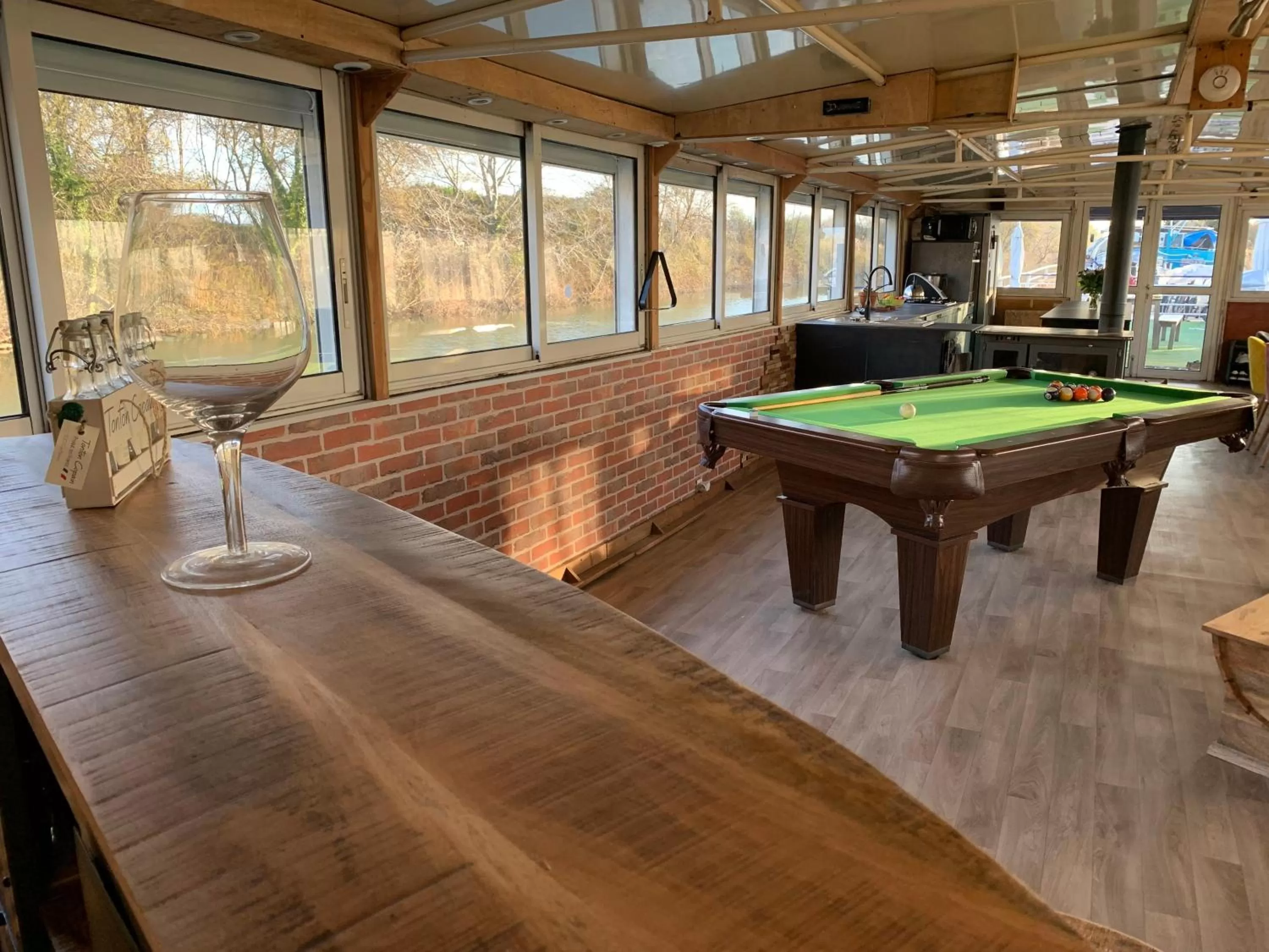 Billiard, Billiards in Péniche Le Pescalune - Chambre d'hôtes