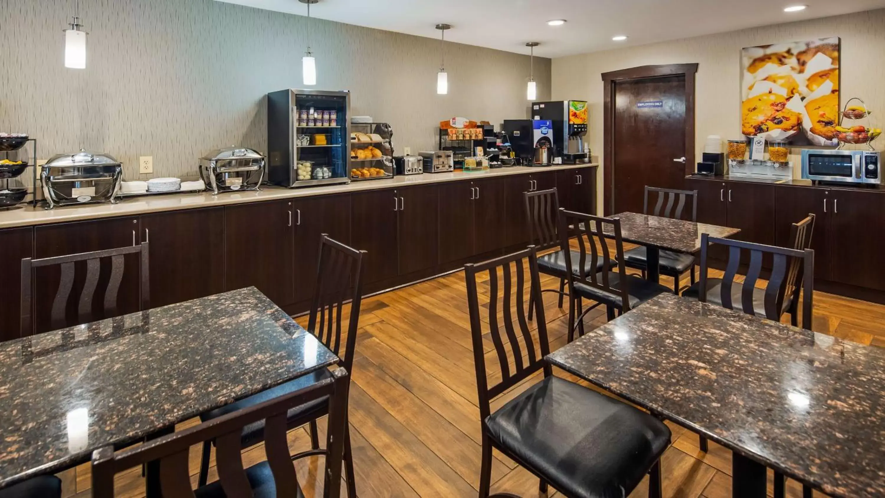 Restaurant/Places to Eat in Best Western Crown Inn & Suites - Batavia