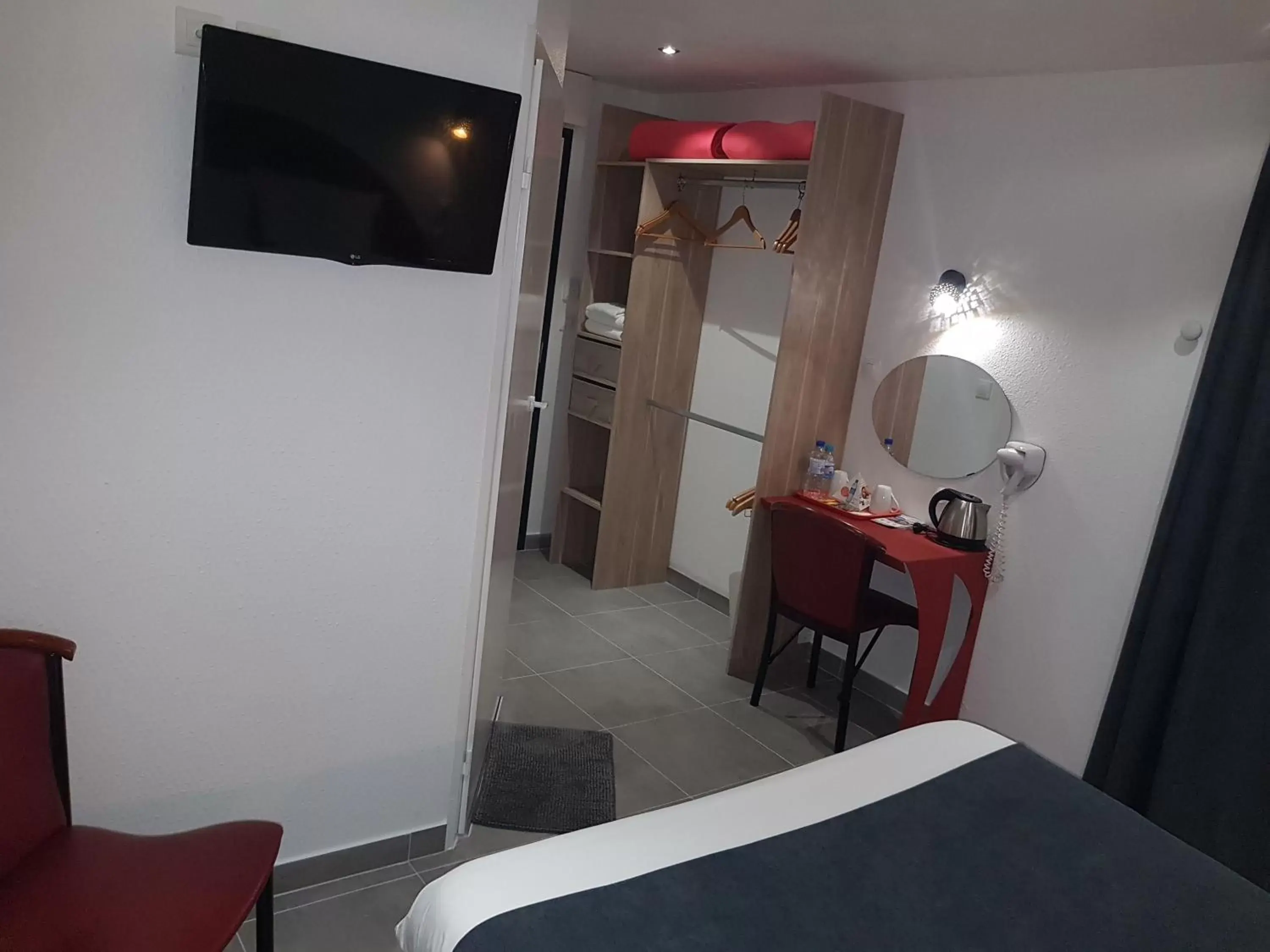 Double Room - Disability Access in Brit Hotel Porte d'Espagne