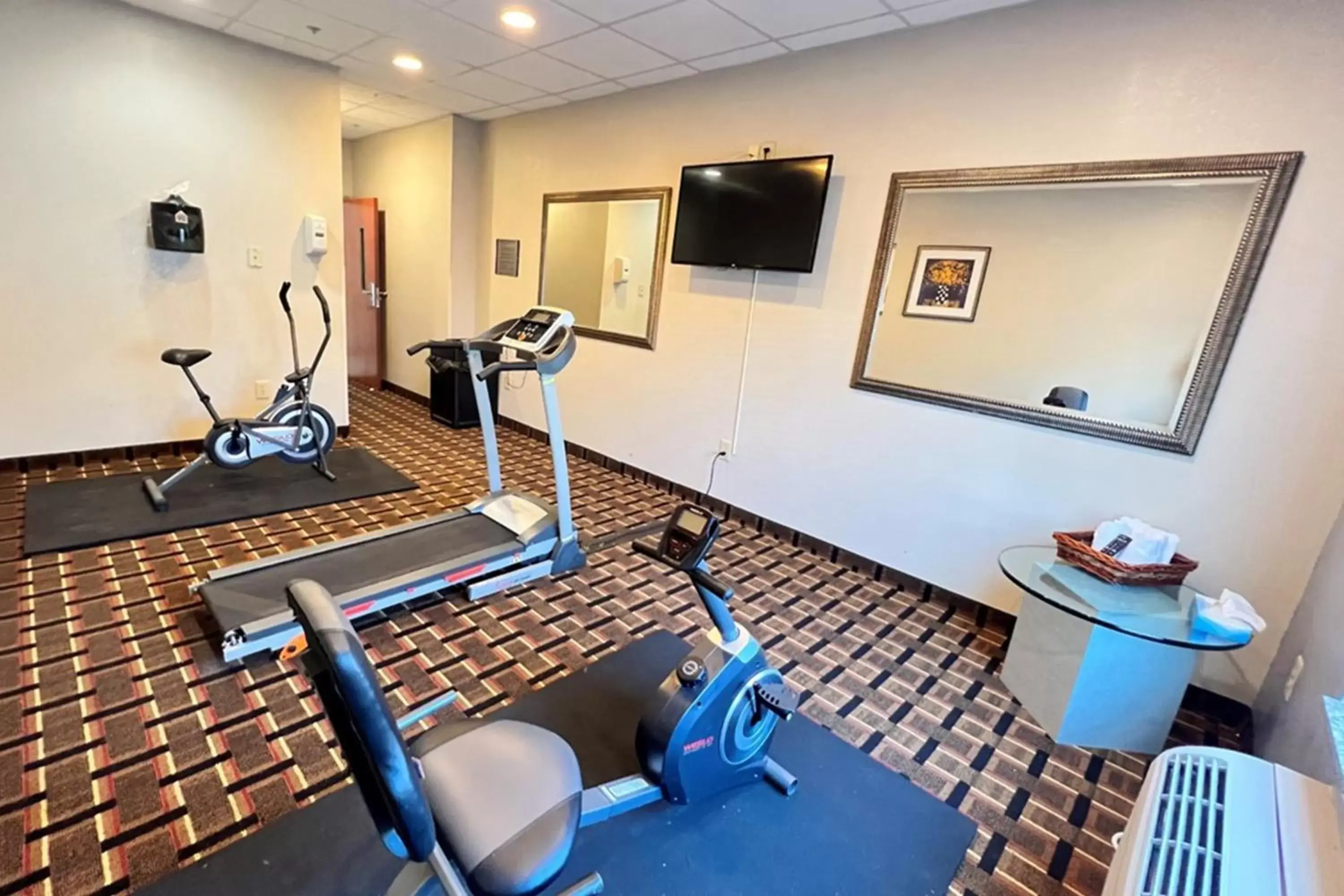 Fitness centre/facilities, Fitness Center/Facilities in Econo Lodge