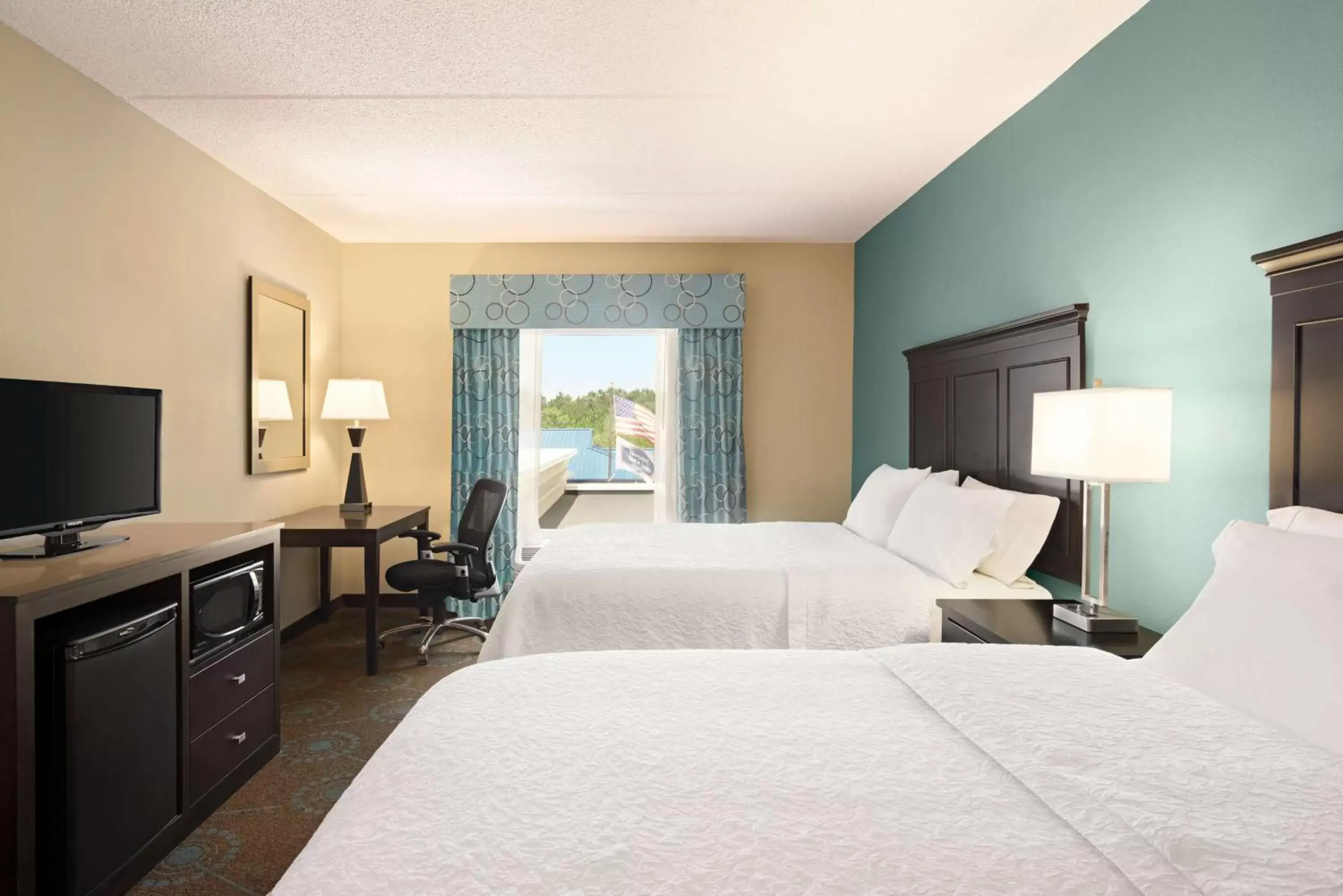 Bedroom, Bed in Hampton Inn & Suites Bluffton-Sun City