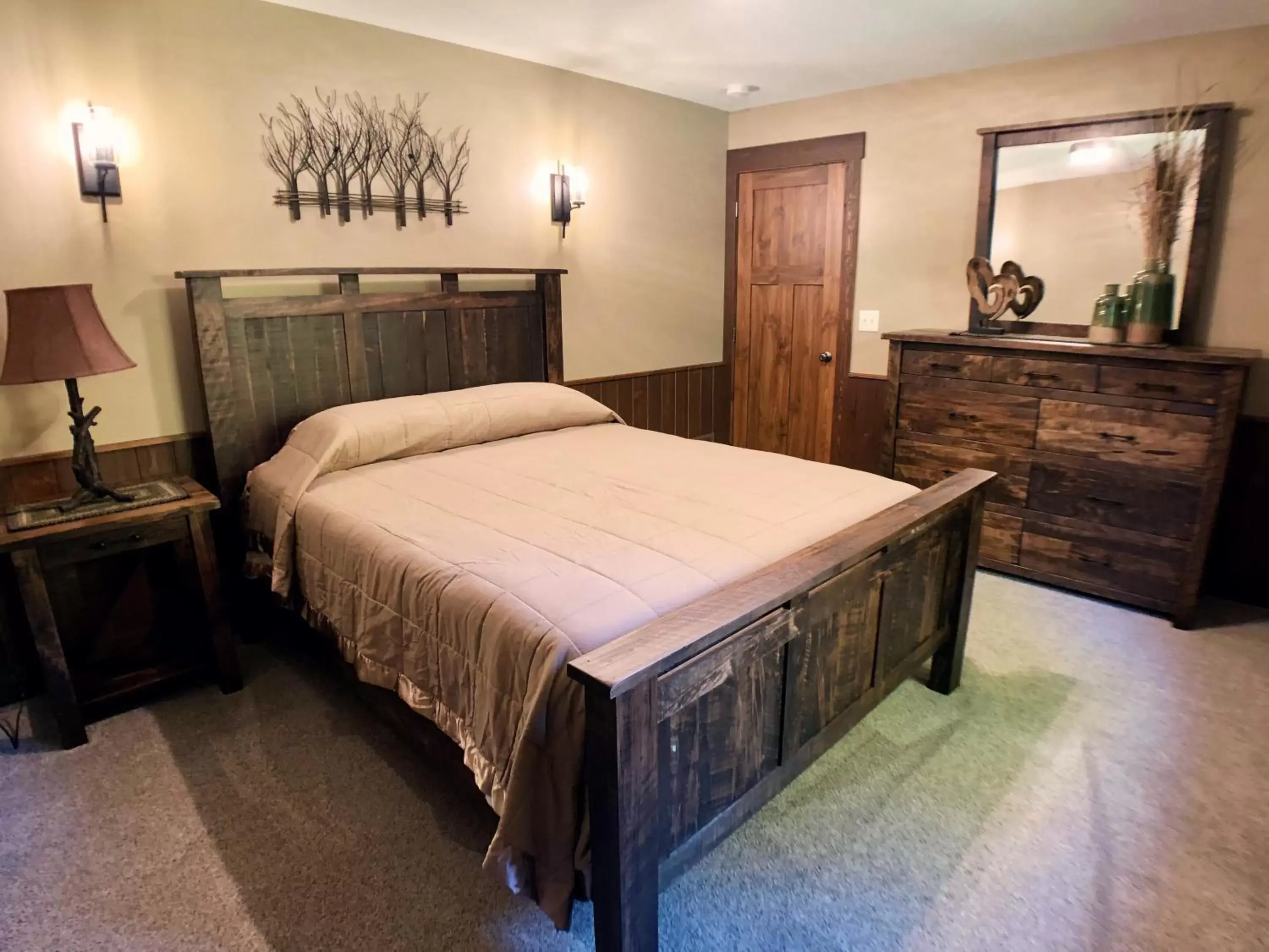 Bed in Sojourner's Lodge & Log Cabin Suites